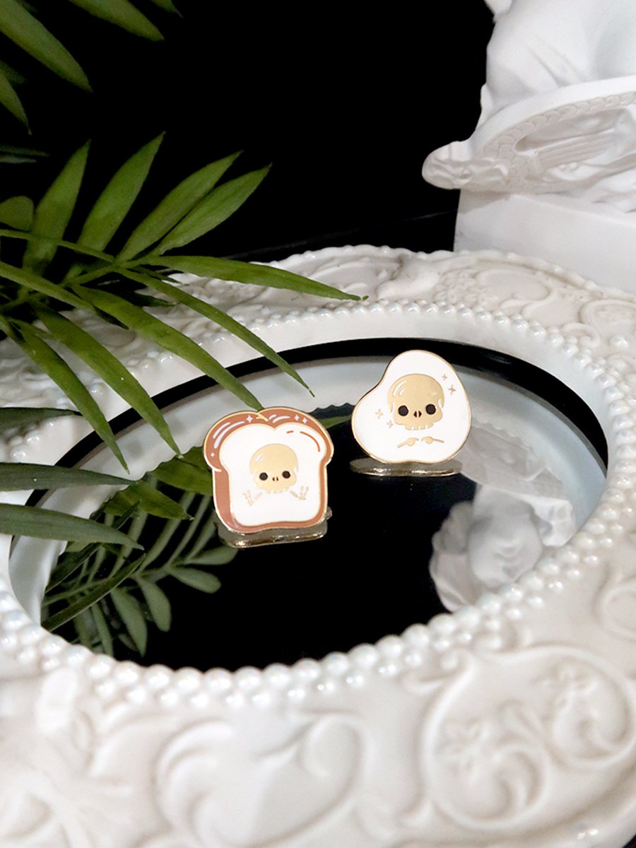 Kiv Bui_Photo_Enamel Pin_Egg Toast_5.jpg