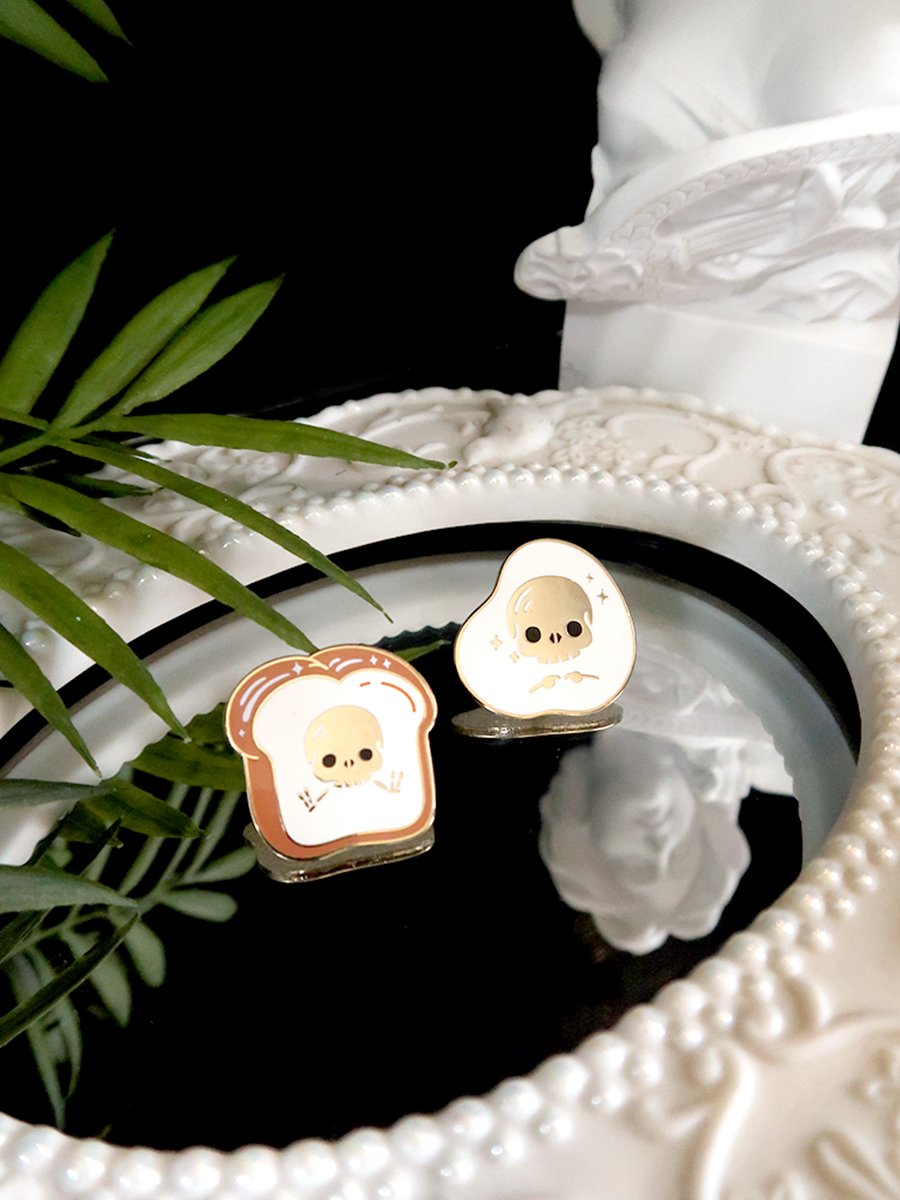 Kiv Bui_Photo_Enamel Pin_Egg Toast_2.jpg