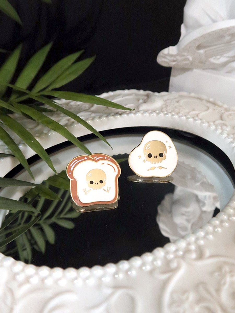 Kiv Bui_Photo_Enamel Pin_Egg Toast_4.jpg