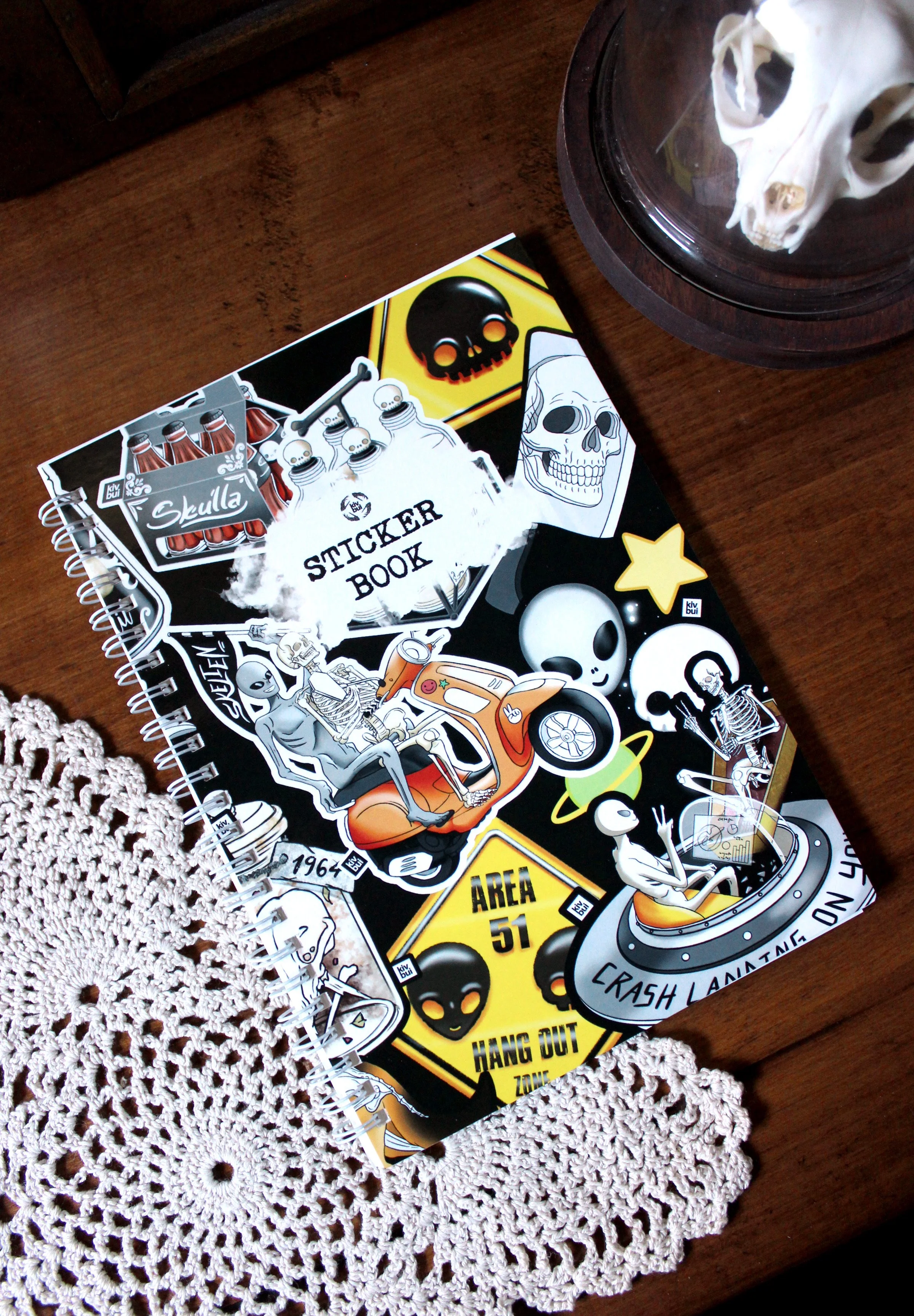Kivbui_Stickerbook_Alien 4.jpg