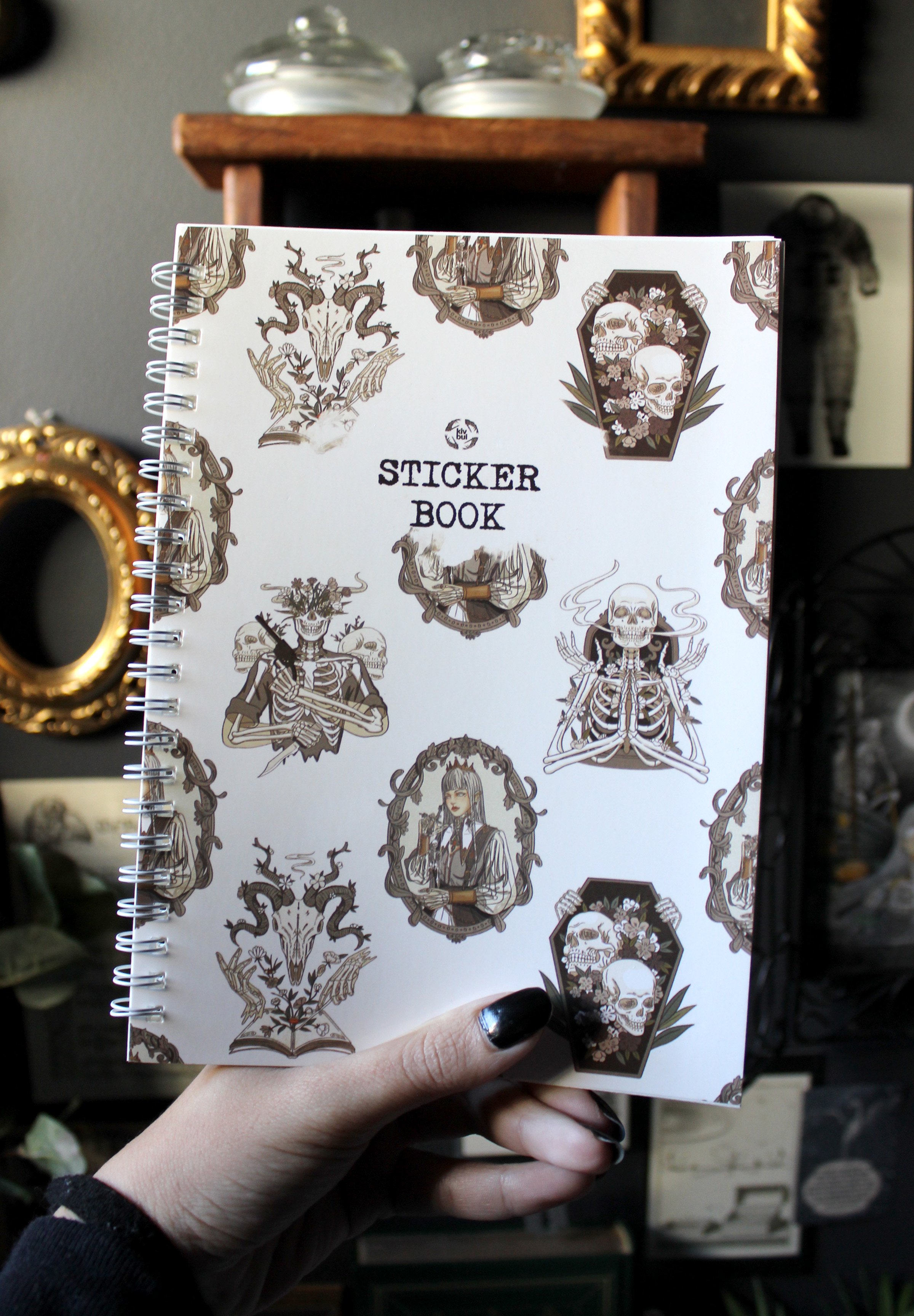 Kivbui_Stickerbook_White 5.jpg