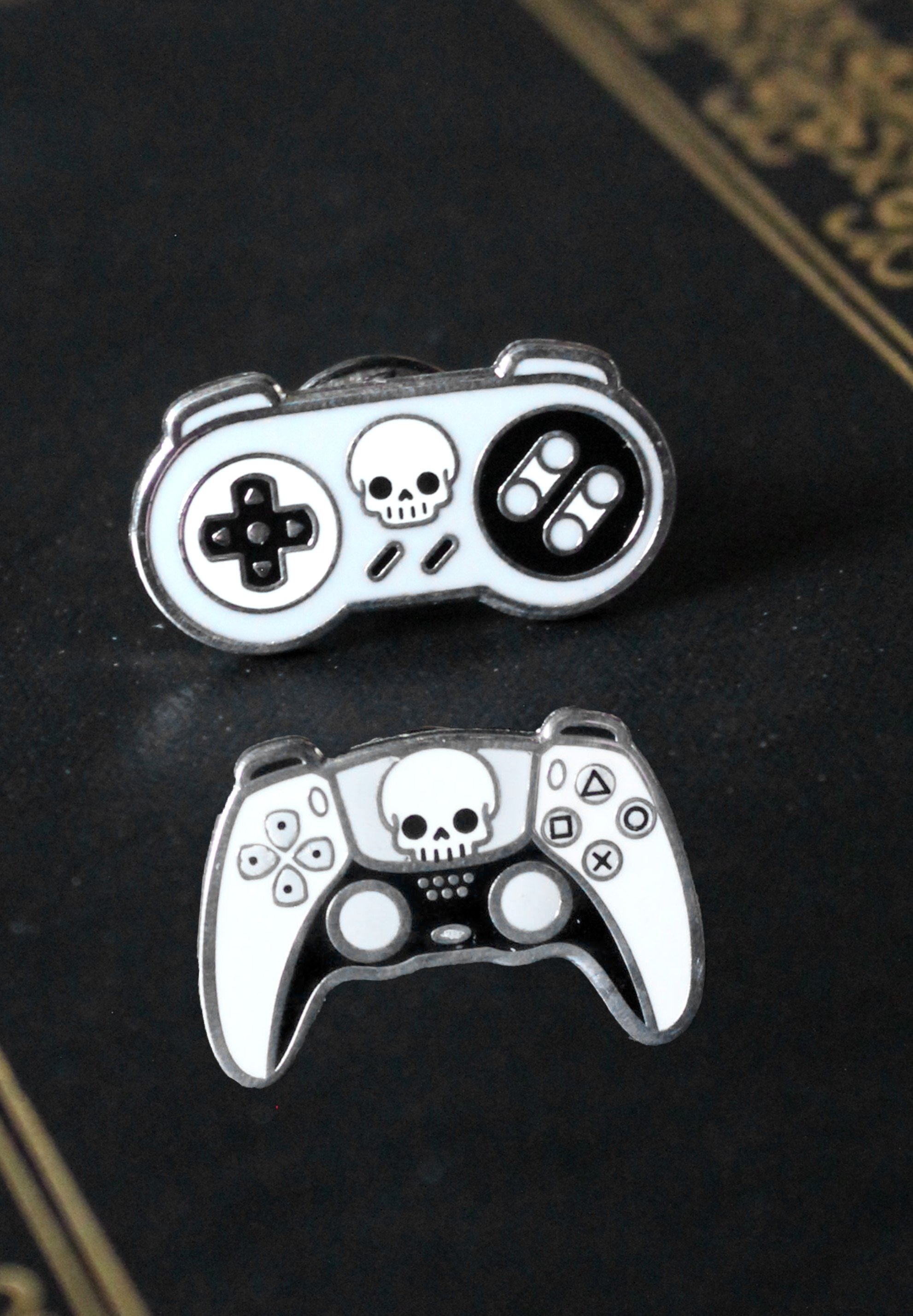 Kivbui_Enamel_Game Handheld.jpg