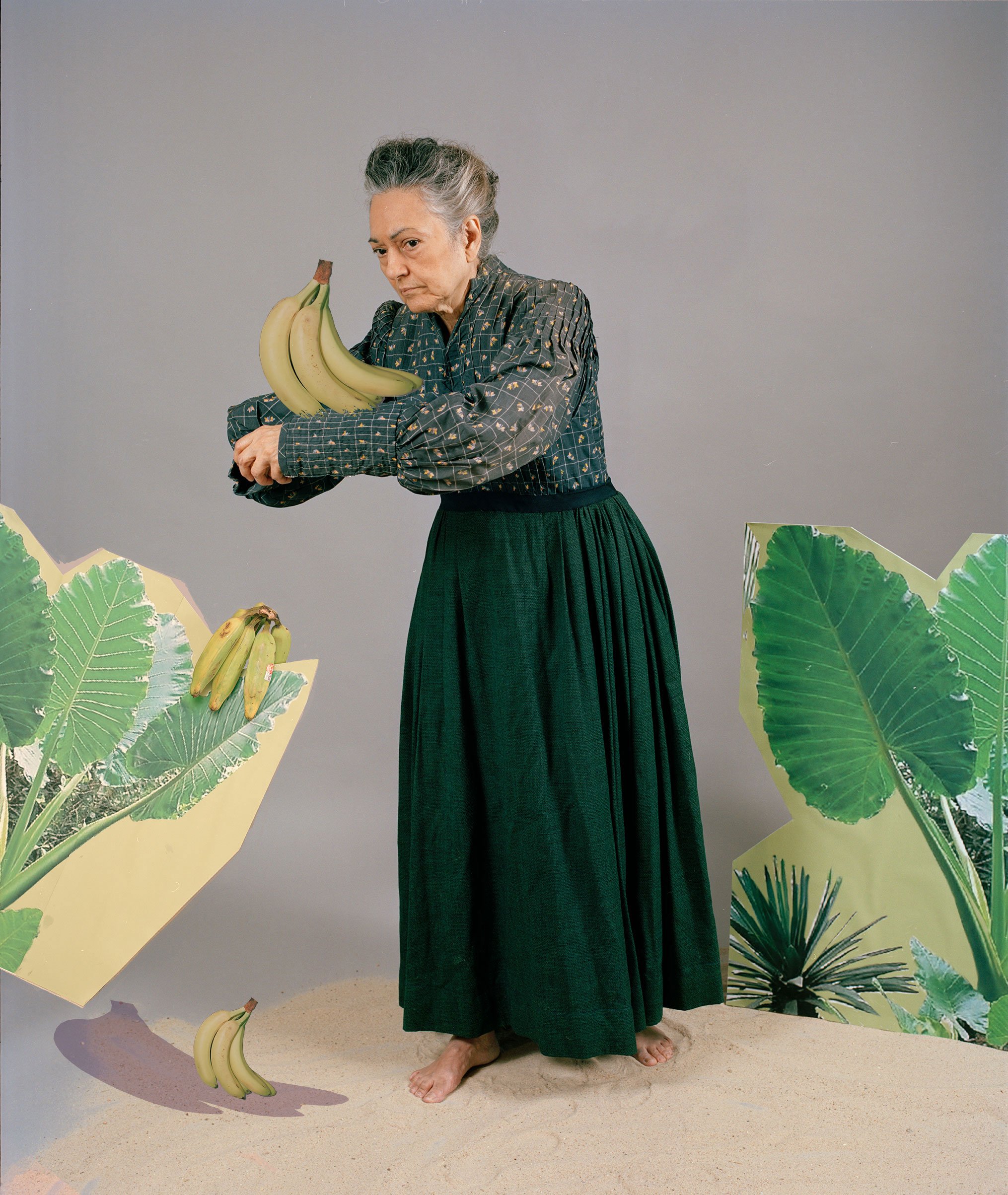 Holding-banana_2500.jpg