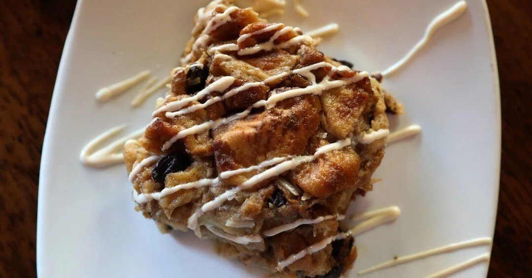 Make your Monday a little sweeter with some delicious Annie's Bread Pudding 🍰 

-House-made bread pudding, topped with Jameson cream sauce- 

Try a slice tonight- we open at 4 p.m. for dinner service🍀