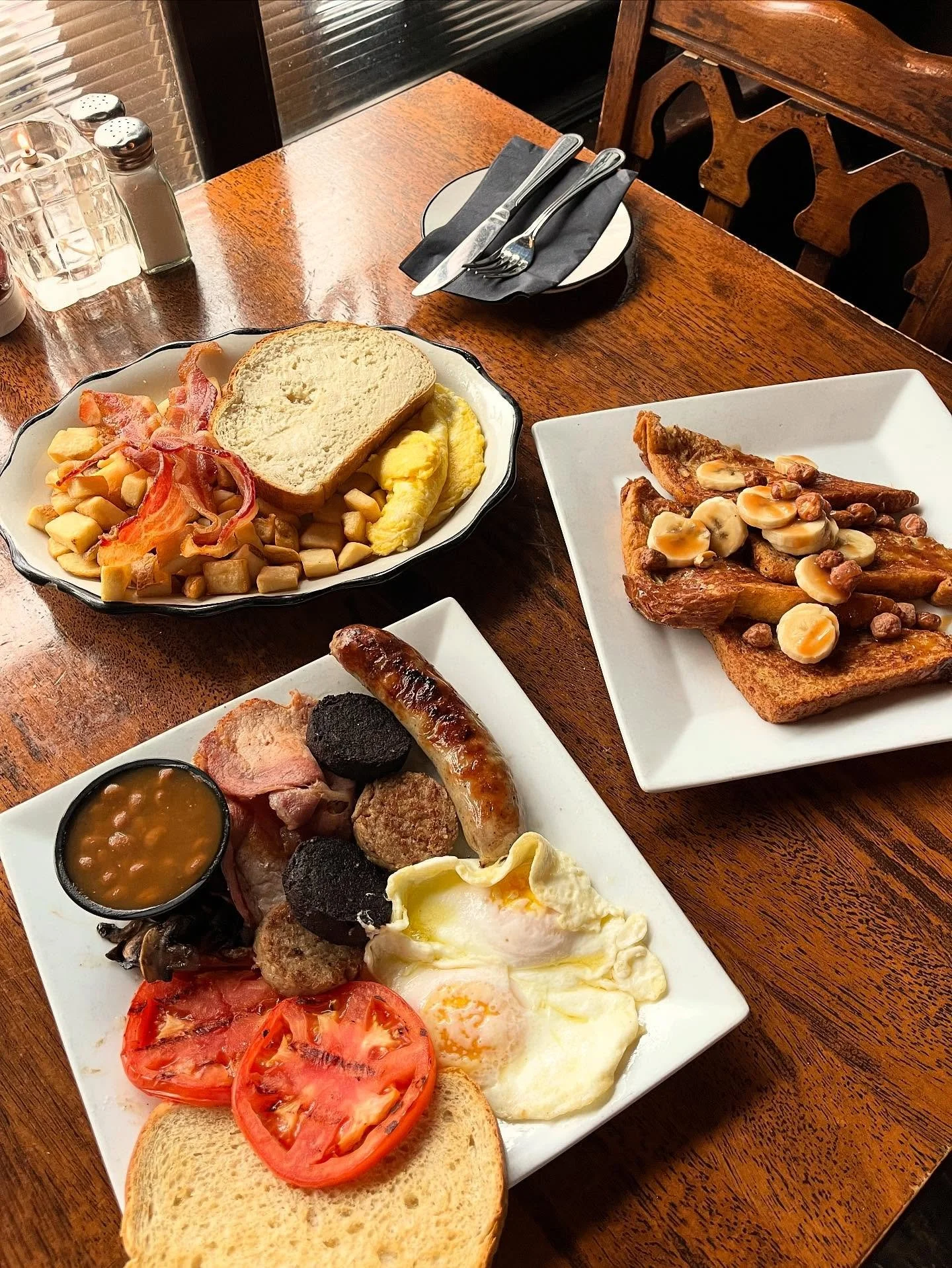 Brunch season just hits a little cozier at Annie Bailey&rsquo;s. ❄️

Warm up during these chilly months with hearty Irish favorites and seasonal dishes like our Gingerbread French Toast. Gather the family, meet up with friends, and settle in for a sl