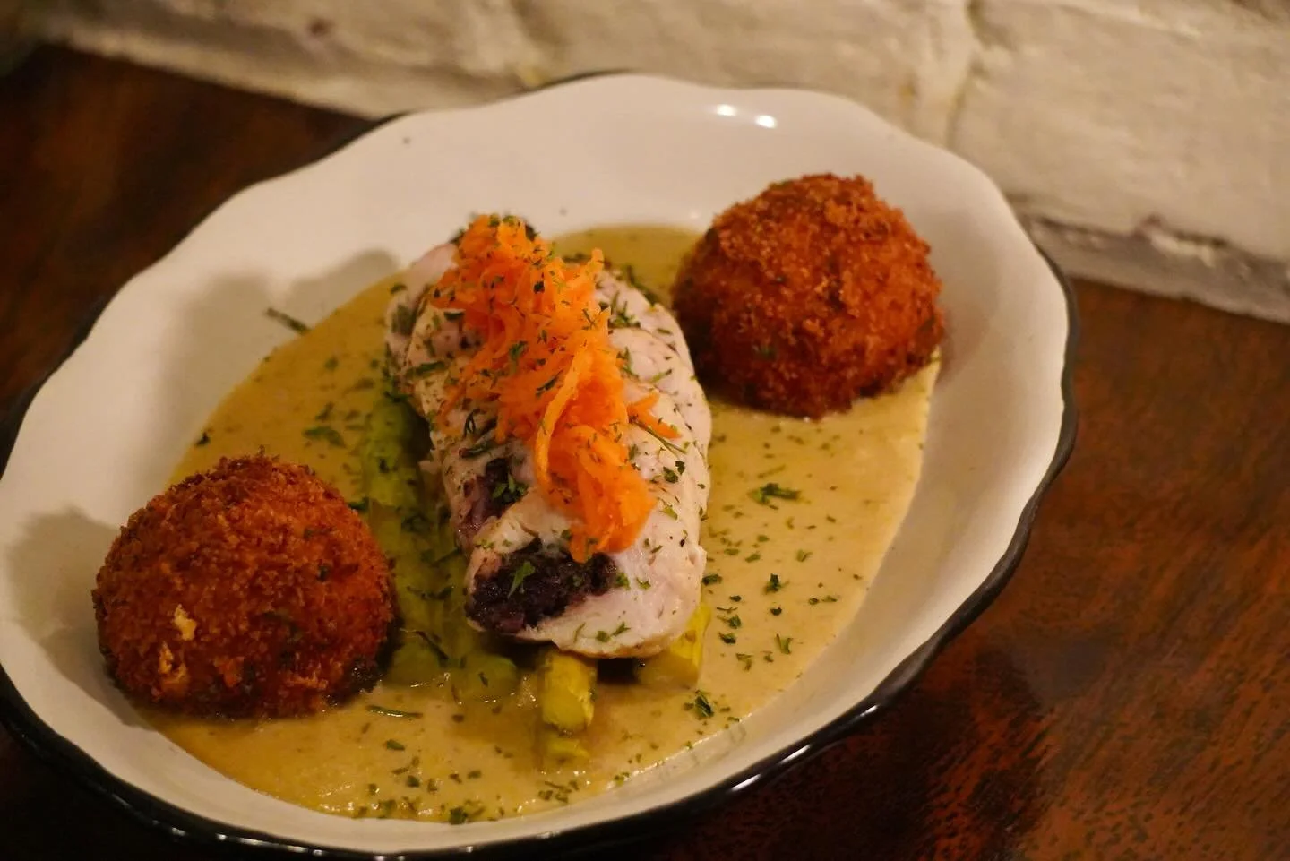 Weekend Dinner Specials at Annie&rsquo;s! 🍀

Blood Orange Stuffed Chicken 🍗 26$
-Grilled Asparagus
-Goat Cheese and Sweet Potato Croquettes
-Caramelized Onion &amp; Mustard Cream Sauce
~~~~
Grilled Oysters 🦪 6$
-4ct Grilled Oysters w/ Herb Butter
