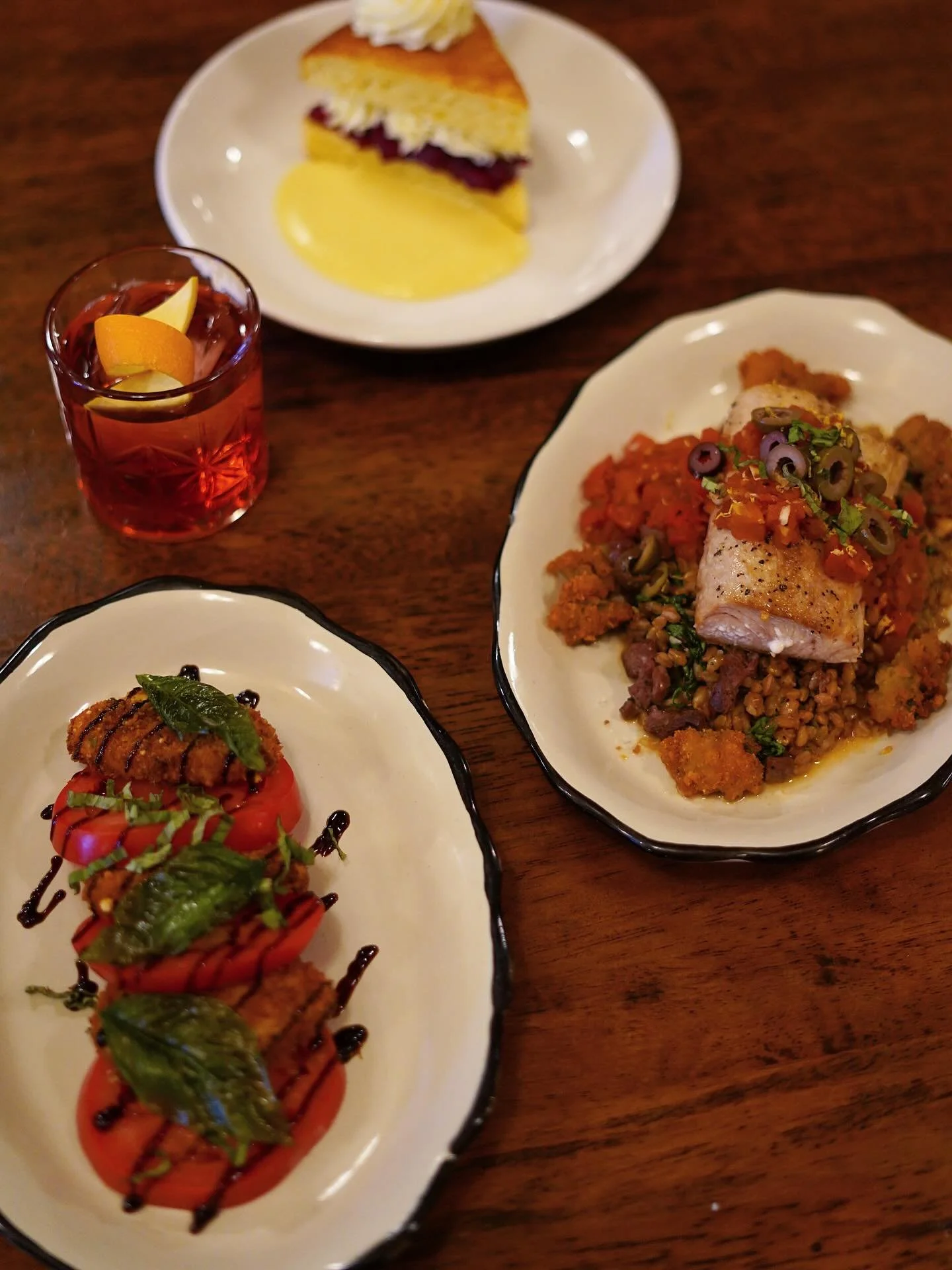 WEEKEND SPECIALS! 

Fried Mozarella Caprese 🍅
&bull; lightly breaded mozzarella, fried until golden 
&bull; fresh tomato 
&bull; basil 
&bull; balsamic glaze 

Pan Seared Mahi Mahi 🐠
&bull; farro beef pilaf 
&bull; arugula 
&bull; garlic-stewed tom