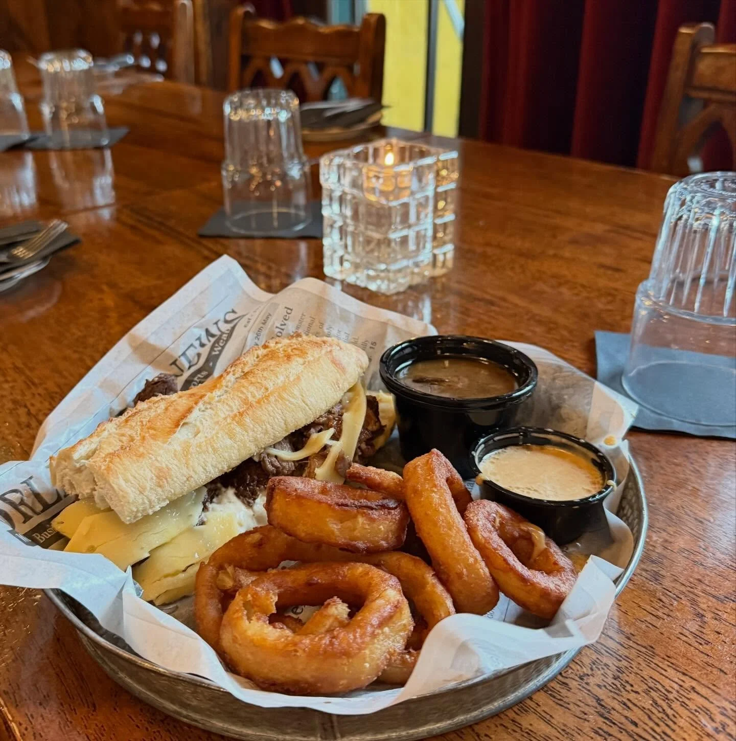 Guess what? We have special features at Annie Bailey&rsquo;s, TONIGHT ONLY! 

Short Rib Sandwich 🥪 
&bull; Short Rib on a Baguette with Horseradish Spread. Sharp provolone cheese served with Au Jus, Onion Rings and Pub Sauce! 

Looking for something