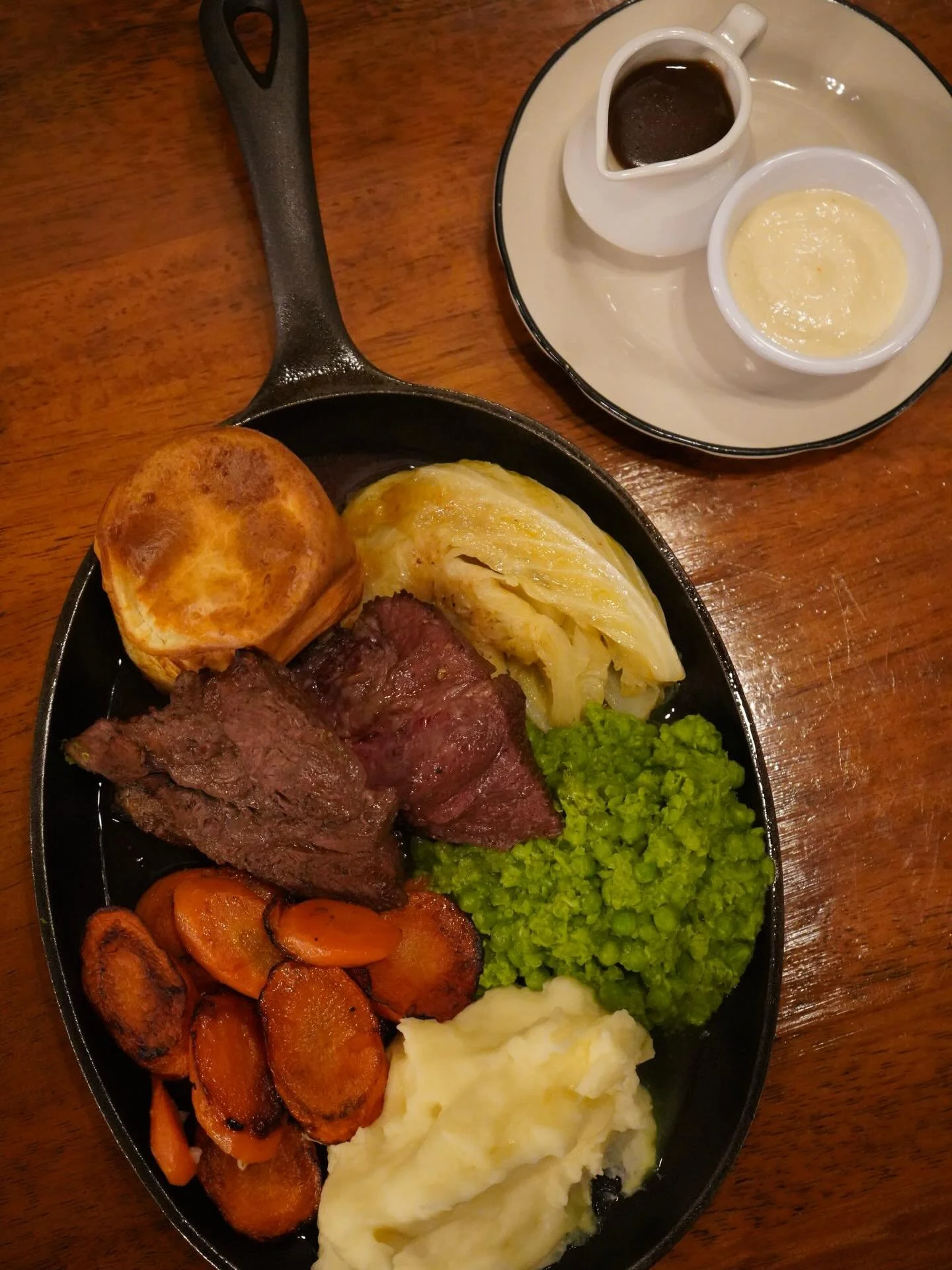Don&rsquo;t forget about our Sunday Roast special!! We&rsquo;re open for dinner service on Easter Sunday (April 5th), and what&rsquo;s better than having a full plate of comforting favorites? 🫛 

Whether you&rsquo;re looking to have family dinner or