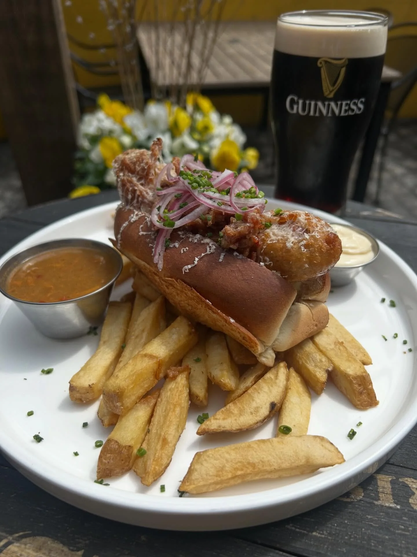 Introducing&hellip;.BANGER THURSDAY 💥

Our daily specials are back! This NEW special is taking the stage TODAY at Annie Bailey&rsquo;s and you won&rsquo;t want to miss it 😉 

Inspired by the classic Irish chipper, where comfort food is king and a g