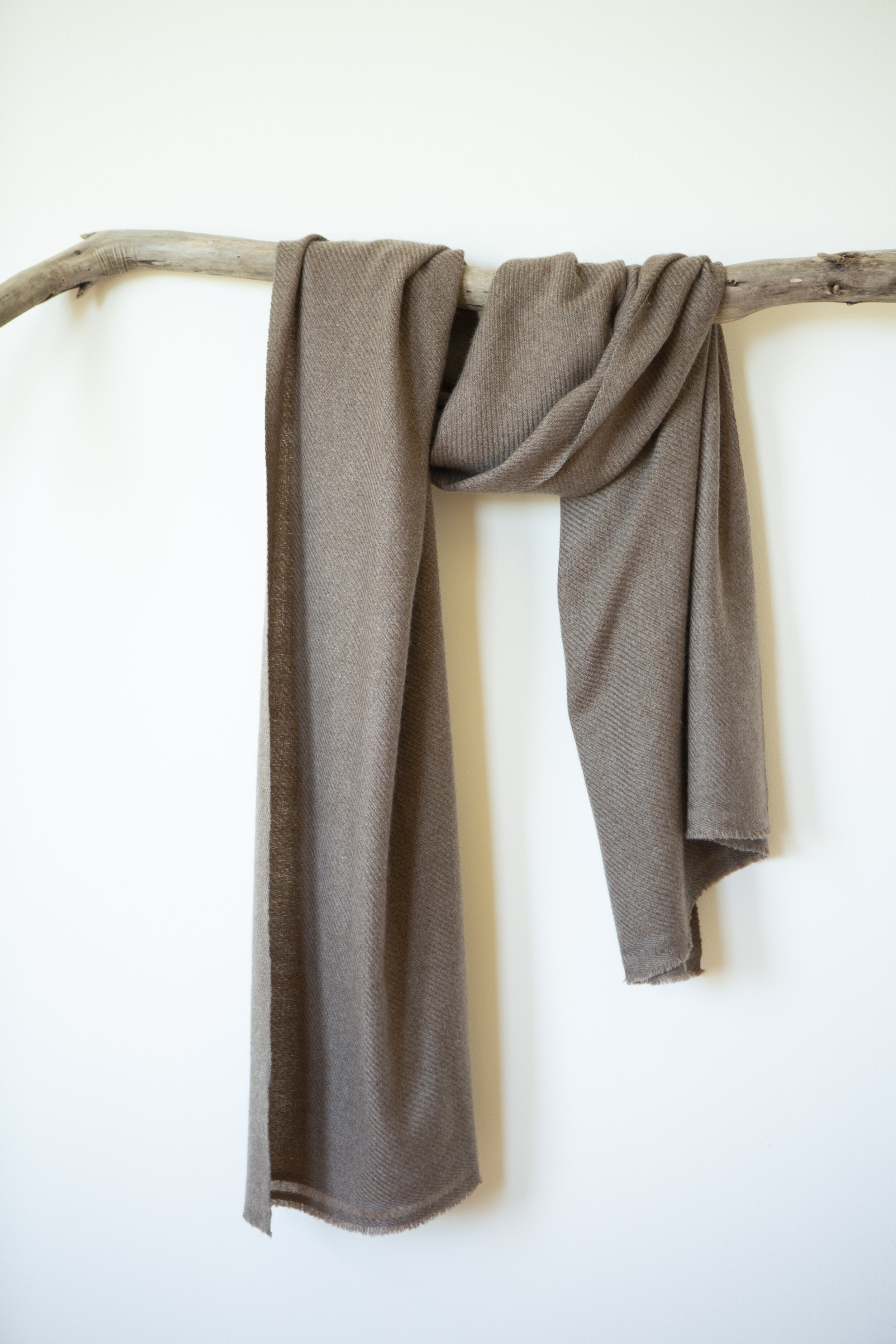 The Iconic Natural Cashmere Wrap - Cinnamon 