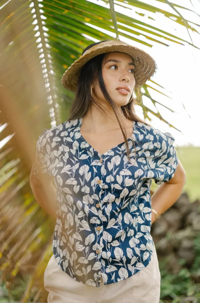 kamea lily top blu.webp