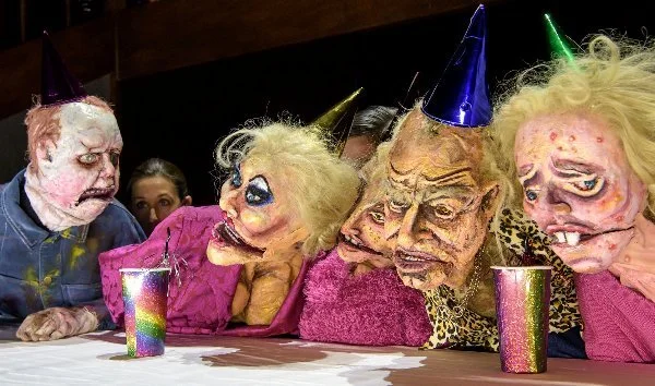 Volksvernichtung_masken-Foto-Burgtheater1.jpg
