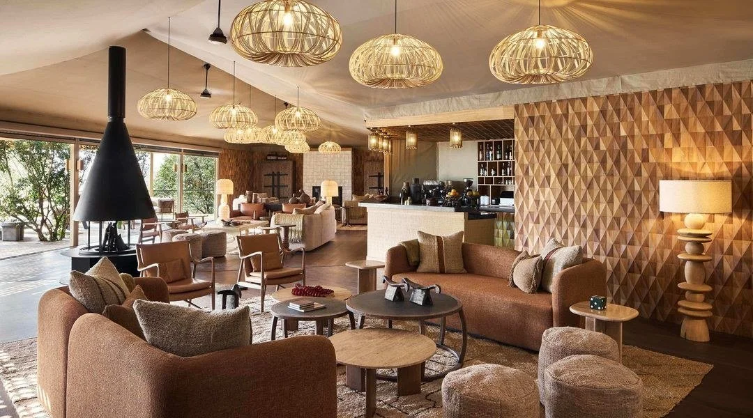 Bar Lounge — Completed build
A recognisable design language

Furniture, styling and some finishes differ between the two views, while the principal architectural features remain recognisable.