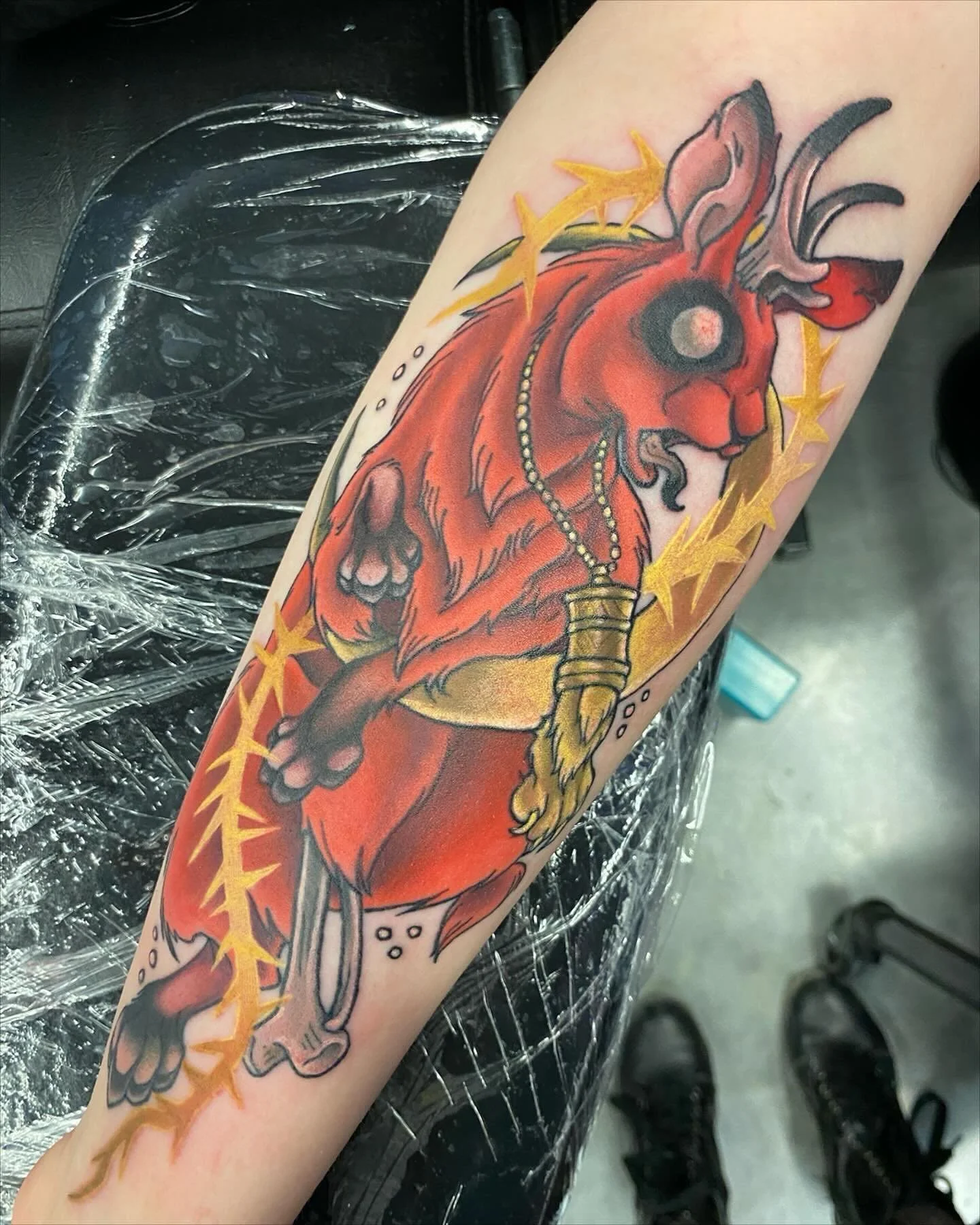 Did this Jackalope off of my designs board at the 2024 @villianarts tattoo convention this year!! Next up in the cryptid sleeve is mothman 🖤✨
Thanks for coming out!! Hit me up for more tattoos like this, I lovvve doing cryptids and spookies 👻
.
.
.