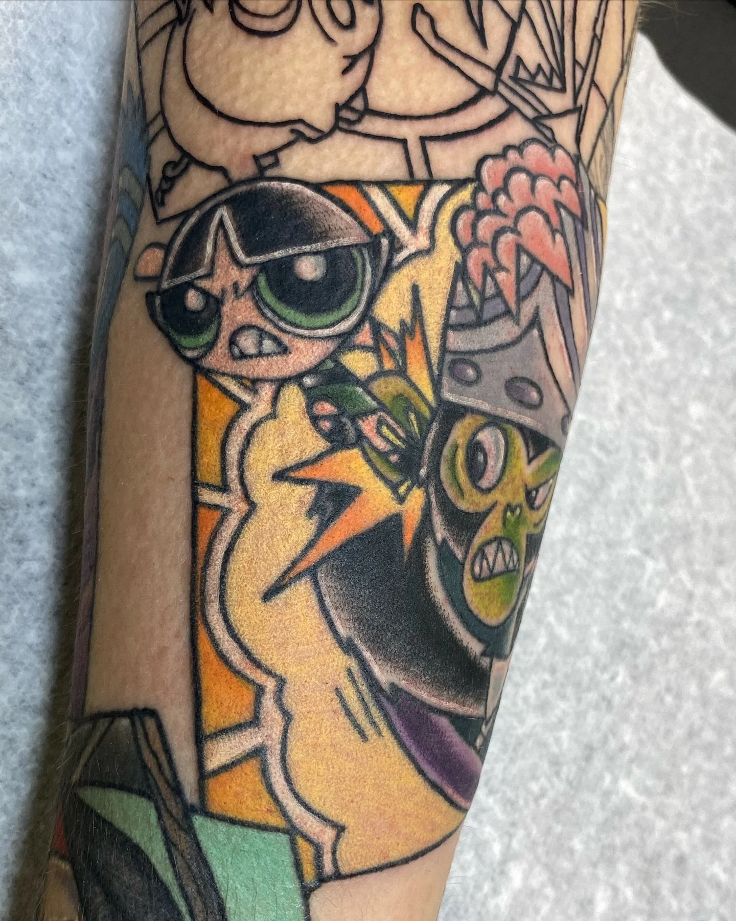 Got alittle Buttercup vs Mojo jojo action going down in the Cartoon Network sleeve 🧈💥🐒
.
.
.
.
#cartoontattoo #cartoonnetwork #buttercup #mojojojo #cartoonsleeve #colortattoo #traditionaltattoo #sleevetattoo #neotraditional #brightandbold #someone