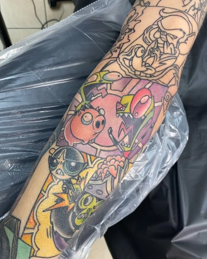Invader Zim!!! Another months addition to the cartoon sleeve. Stay tuned for more chaos as the pannels unroll
(Check out the healed powerpuff pannel from last month)
.
.
.
.
.
.
#invaderzim #gir #girtattoo #Zimtattoo #pigtattoo #cartoontattoo #cartoo