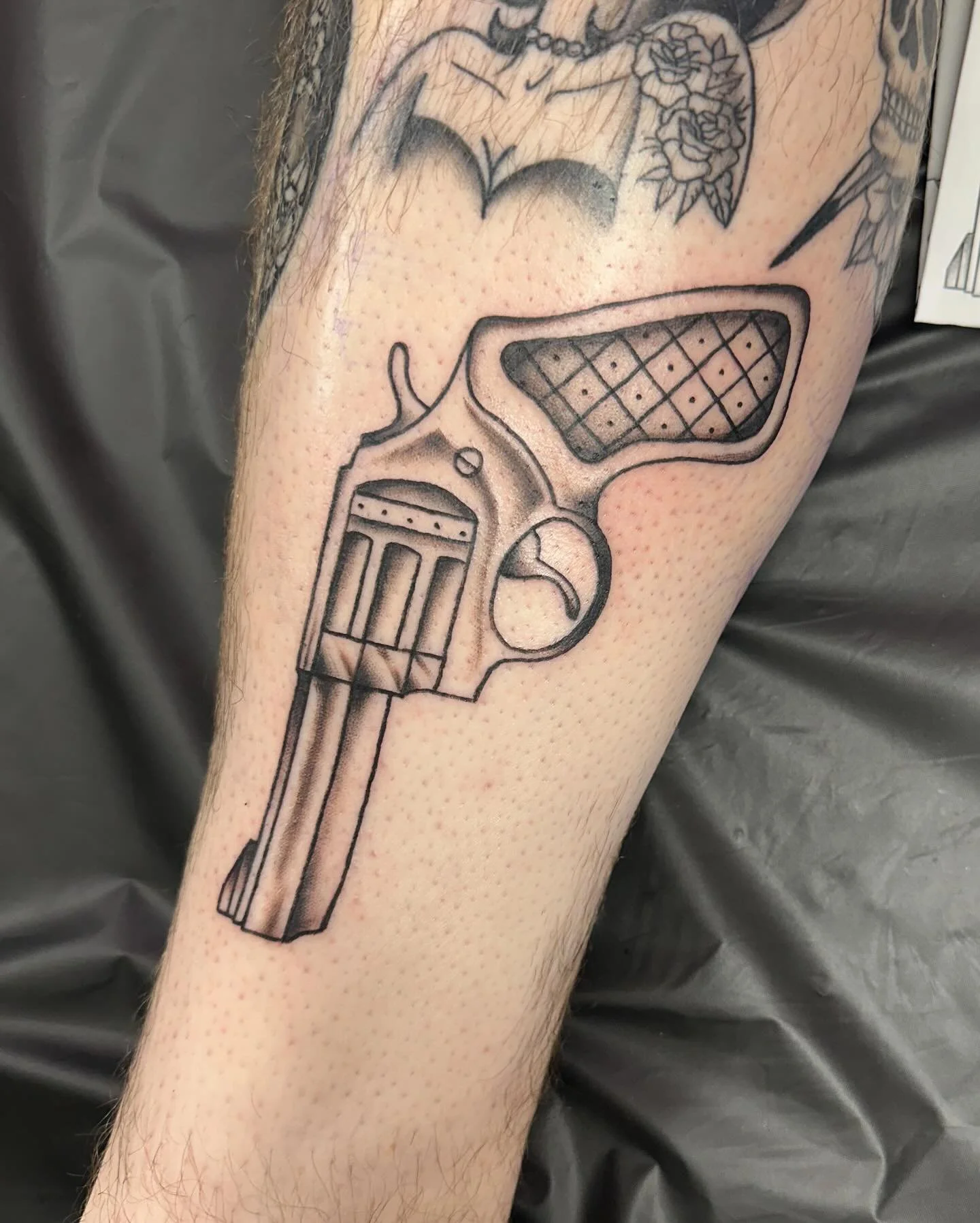 I may have never shot a gun, but I&rsquo;ll tattoo one for ya! + a healed dagger skull 

Message me to set up an appointment, I have time this week and next 🖤🖤🖤
