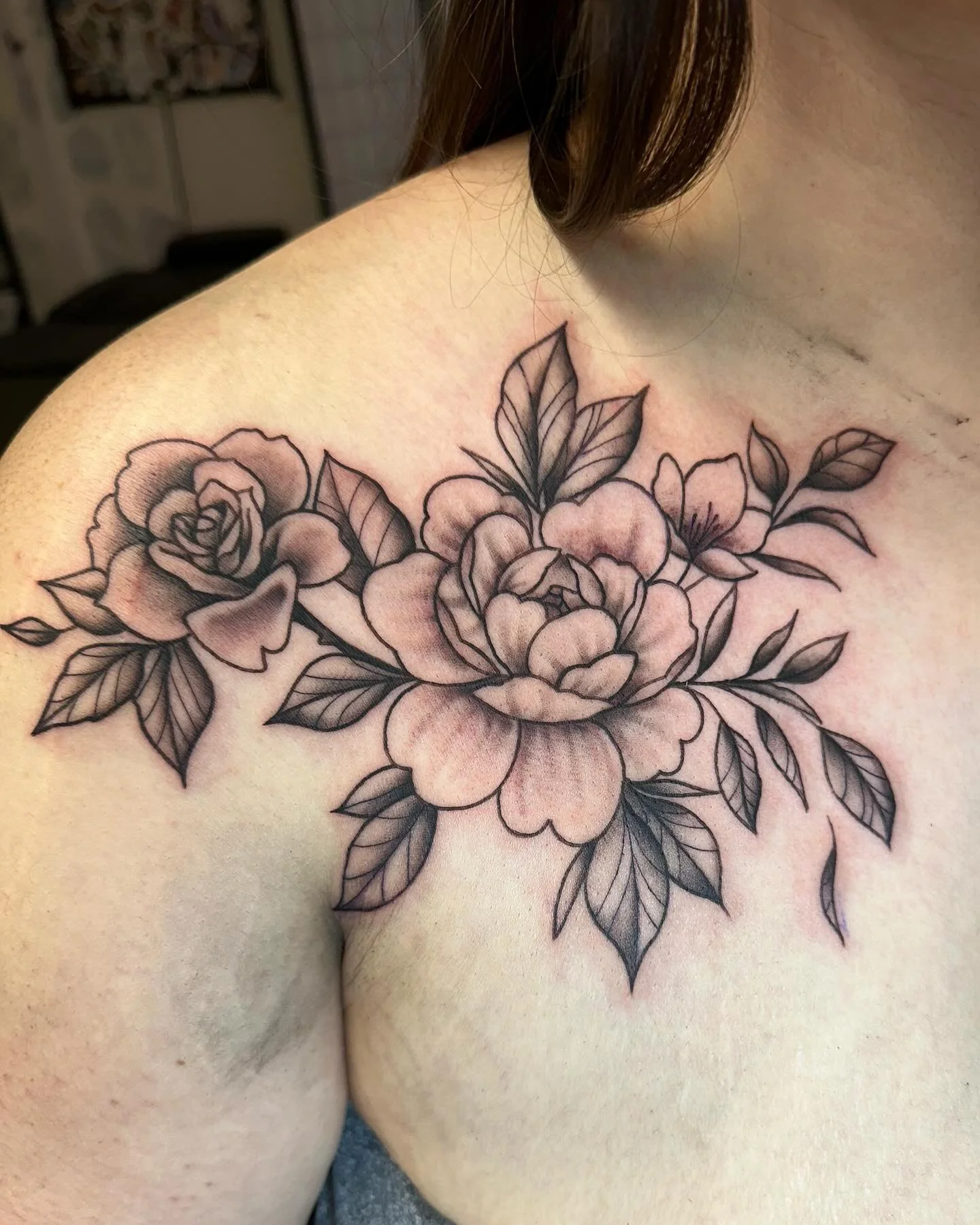 Some flowers I got to do recently 🌼🌸 I'd love to do some more like it + I have time this week :) send me a message and let's schedule something ✨