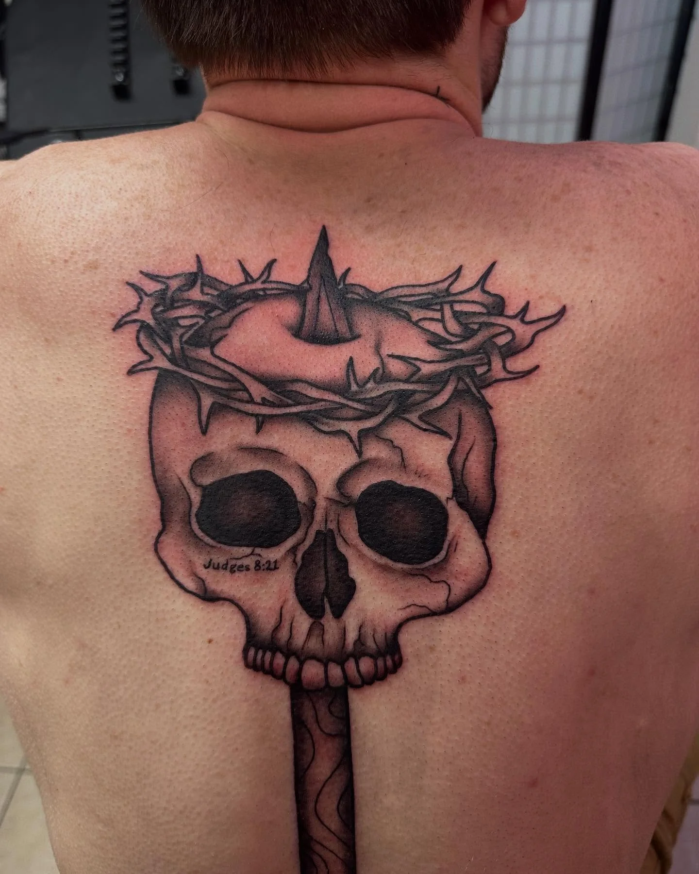 super fun spear/skull/crown of thorns spine tattoo I was able to do 🖤🖤🖤