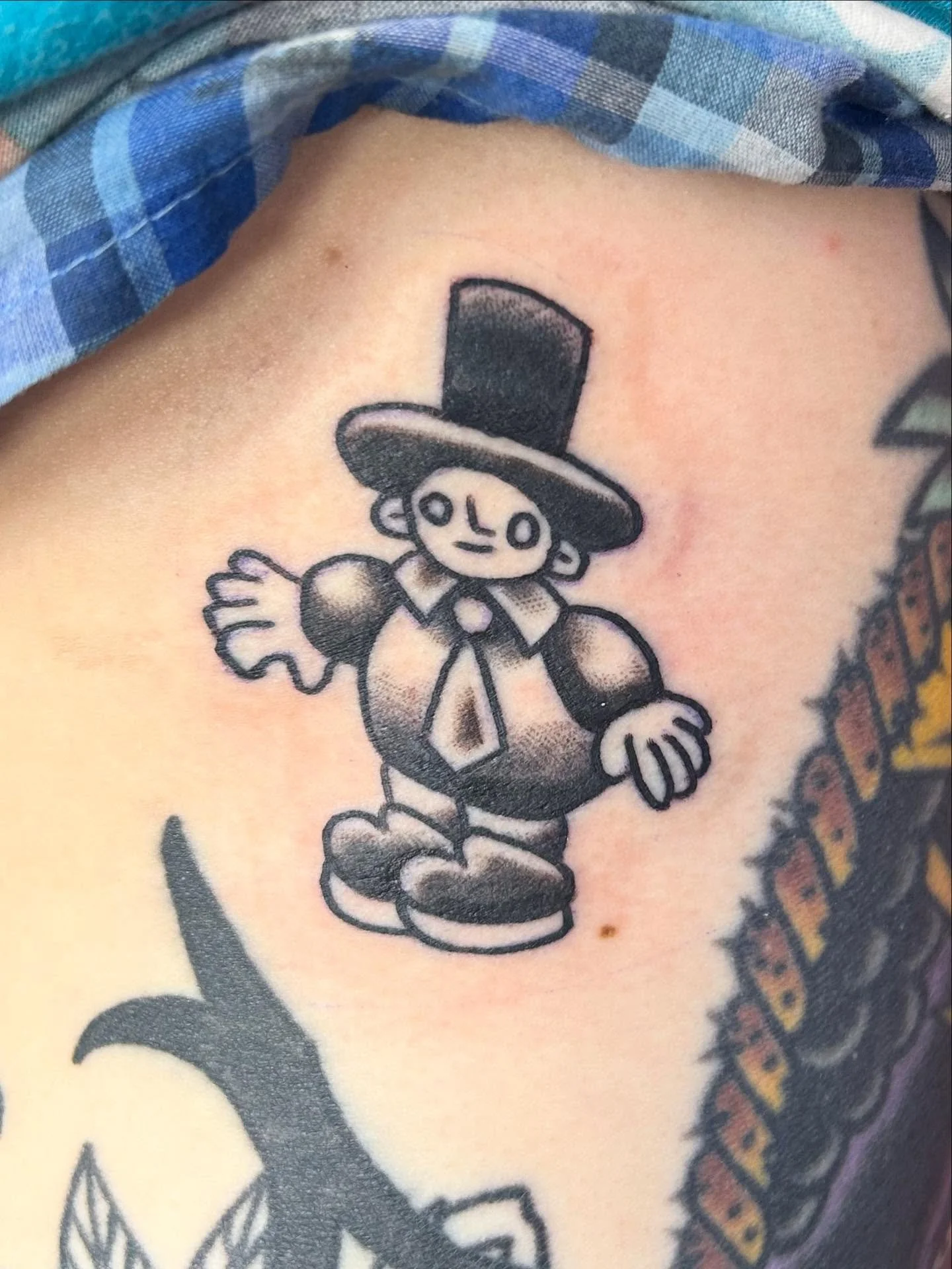 2 of the 3 tattoos I did today and yesterday! First slide is on @knoodletattoos (thank you for your service) I named his design &ldquo;the mayor&rdquo; (fourth tattoo ever!). I drew up the other daffodil yesterday, thank you Nicole for sacrificing yo