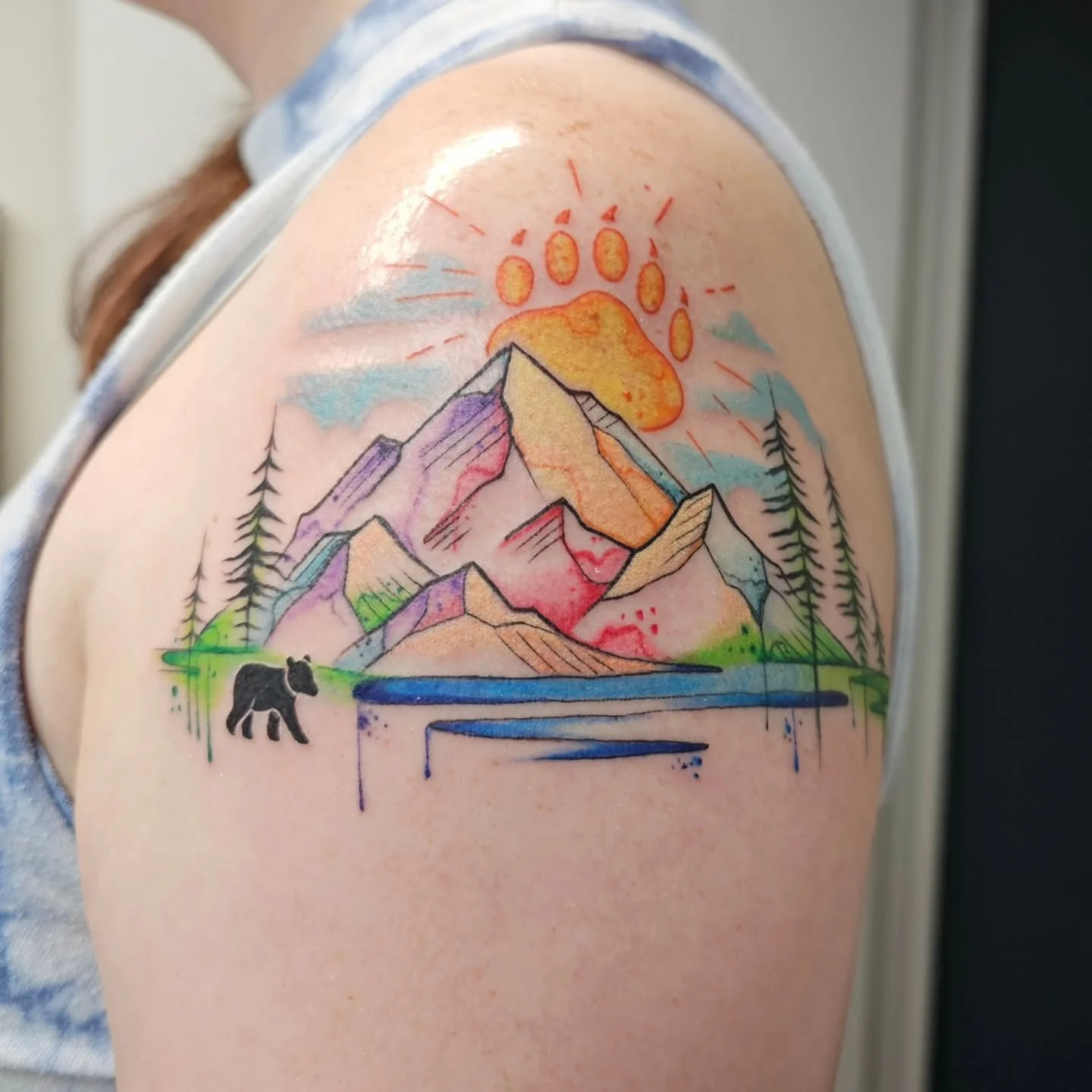 Little watercolor accented scenery~ A pleasure as always!

Booking now! LINK IN BIO!
calendly.com/j3mink

#watercolortattoo #paintsplattertattoo #colortattpo #vibranttattoo #linearttattoo