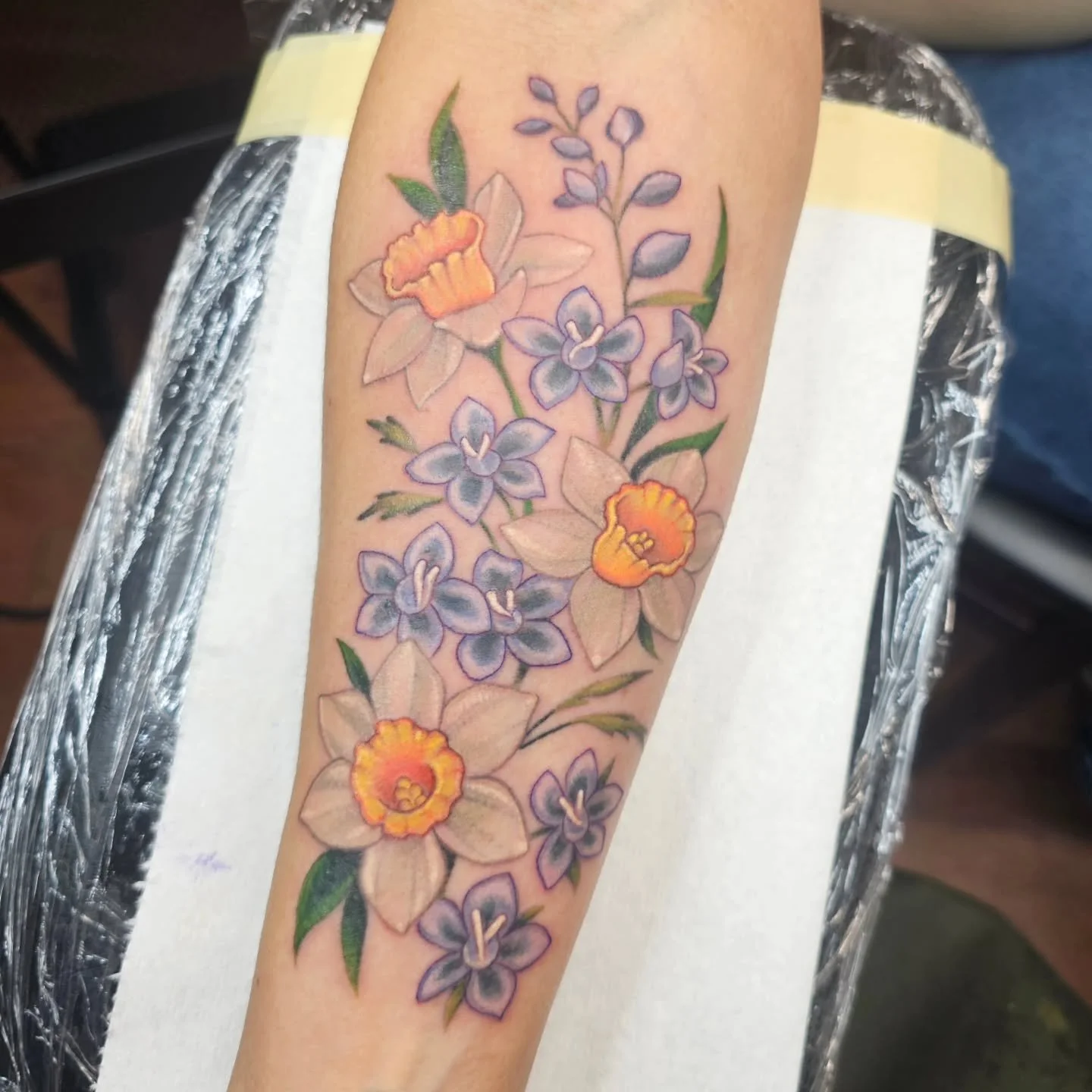 Flowers for what will continue to be a floral sleeve☆ Stay tuned~

Booking now! LINK IN BIO!
calendly.com/j3mink

#flowertattoo #colortattoo #colorfloraltattoo #illustrativecolortattoo #naturetattoo