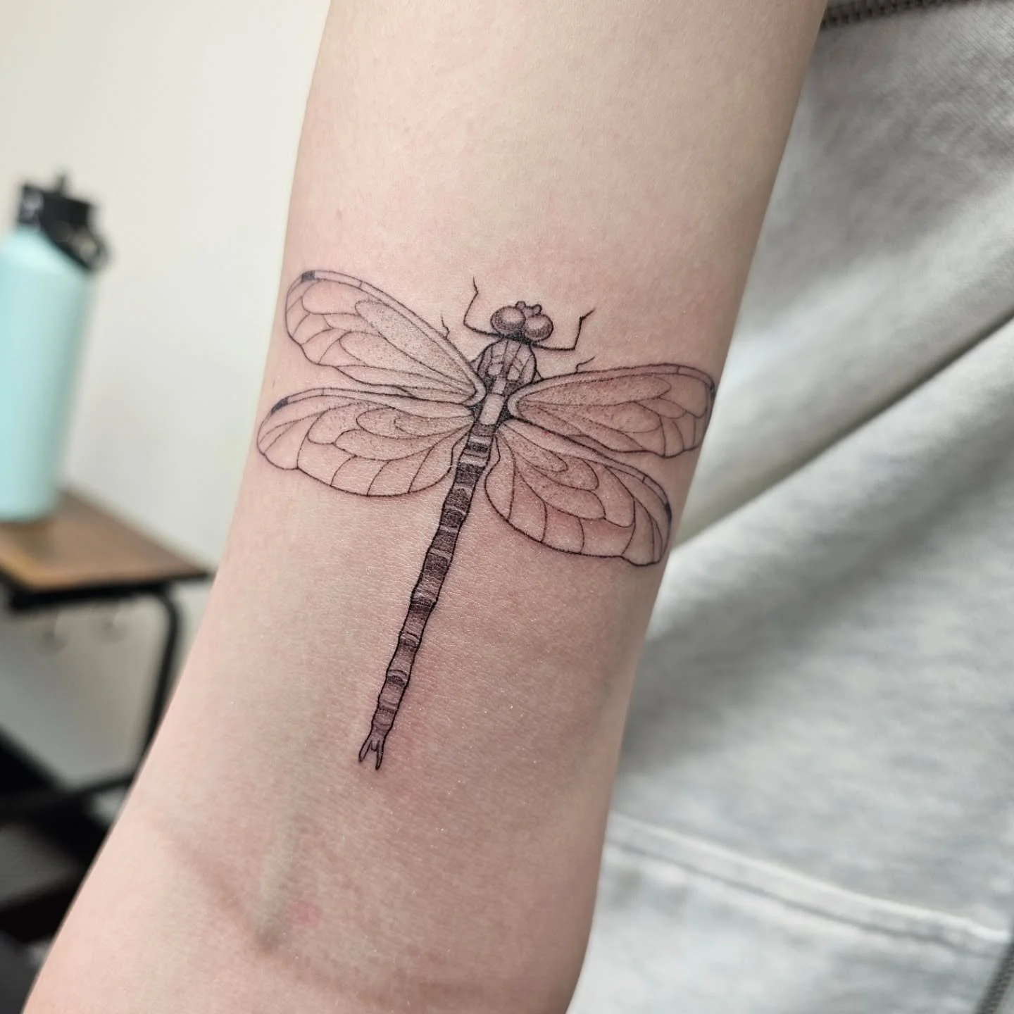 Dragonfly. 😌

Booking now! LINK IN BIO.
https://calendly.com/j3mink

#dragonflytattoo #finelinetattoo #tinytattoo #femininetattoo #blackandgreytattoo