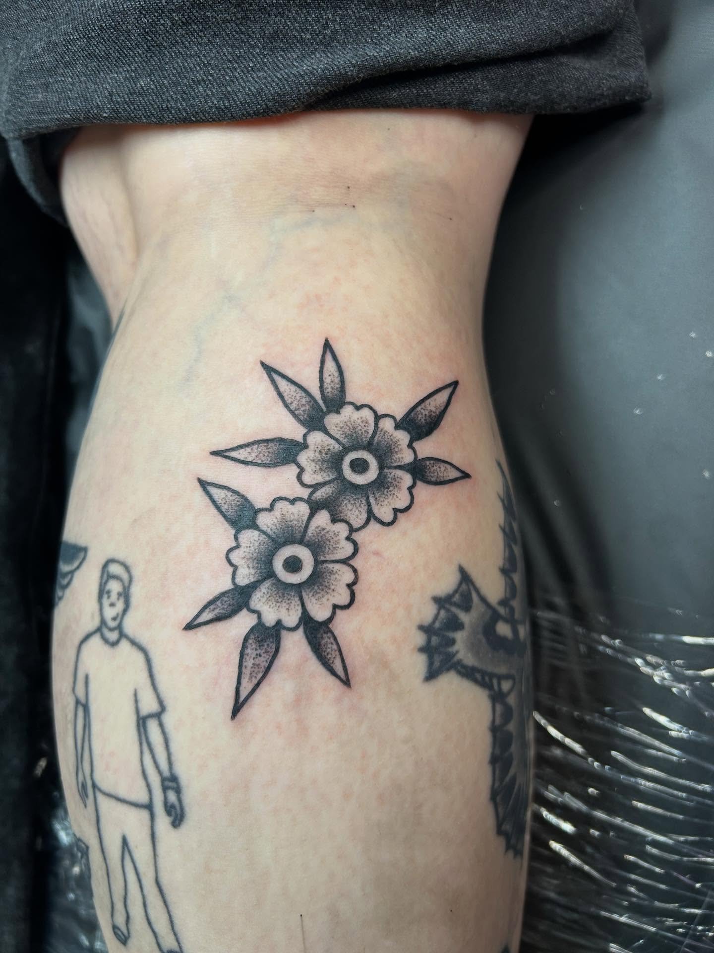 Flash flowers today for @izzy1969_ 🌸🌸🌸 I would love to do more stipple shading and more flowers!!