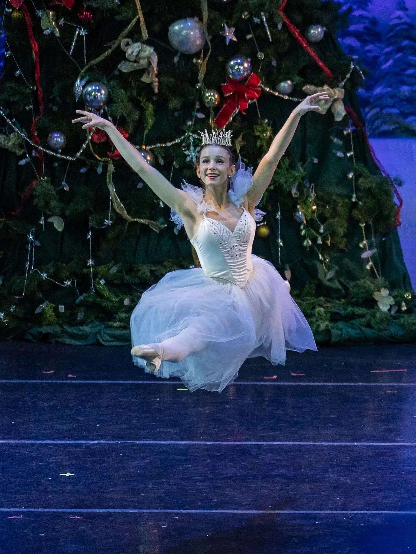 We are ONE MONTH away from Opening Night!!!❄️ Excitement is building in rehearsals and we hope to see you in the audience!🤩

🎟️Get your tickets through the link in our bio today!

#thenutcracker #commonwealthballetcompany #nutcracker #openingnnight