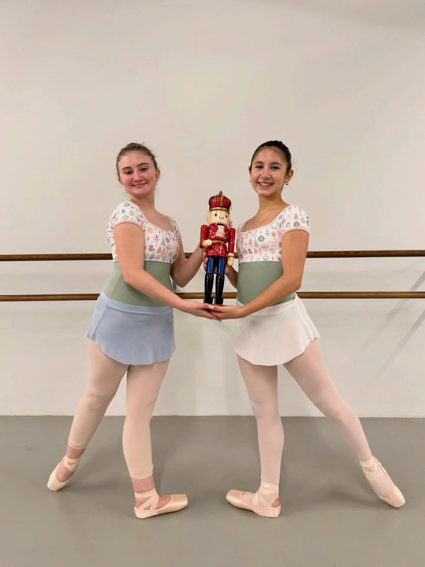 Meet our 2025 Claras for 2 days until opening!!!🥜🎄🎀

🩰Lucy and Olivia are so excited to portray Clara this year and are looking forward to the holiday magic, the music, acting, and dancing, as well as being around the company dancers more!
✨Exper