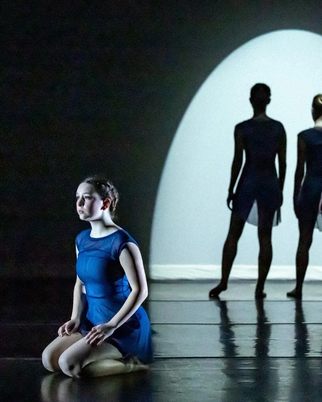 Beautiful moments from Juliana Utz&rsquo;s - Through the Keyhole 

📸 - @mnphoto 
🩰 CBC is a pre-professional youth ballet company based in Acton, MA. These photos are from our recent spring repertory performance of &ldquo;Shift.&rdquo; Interested i