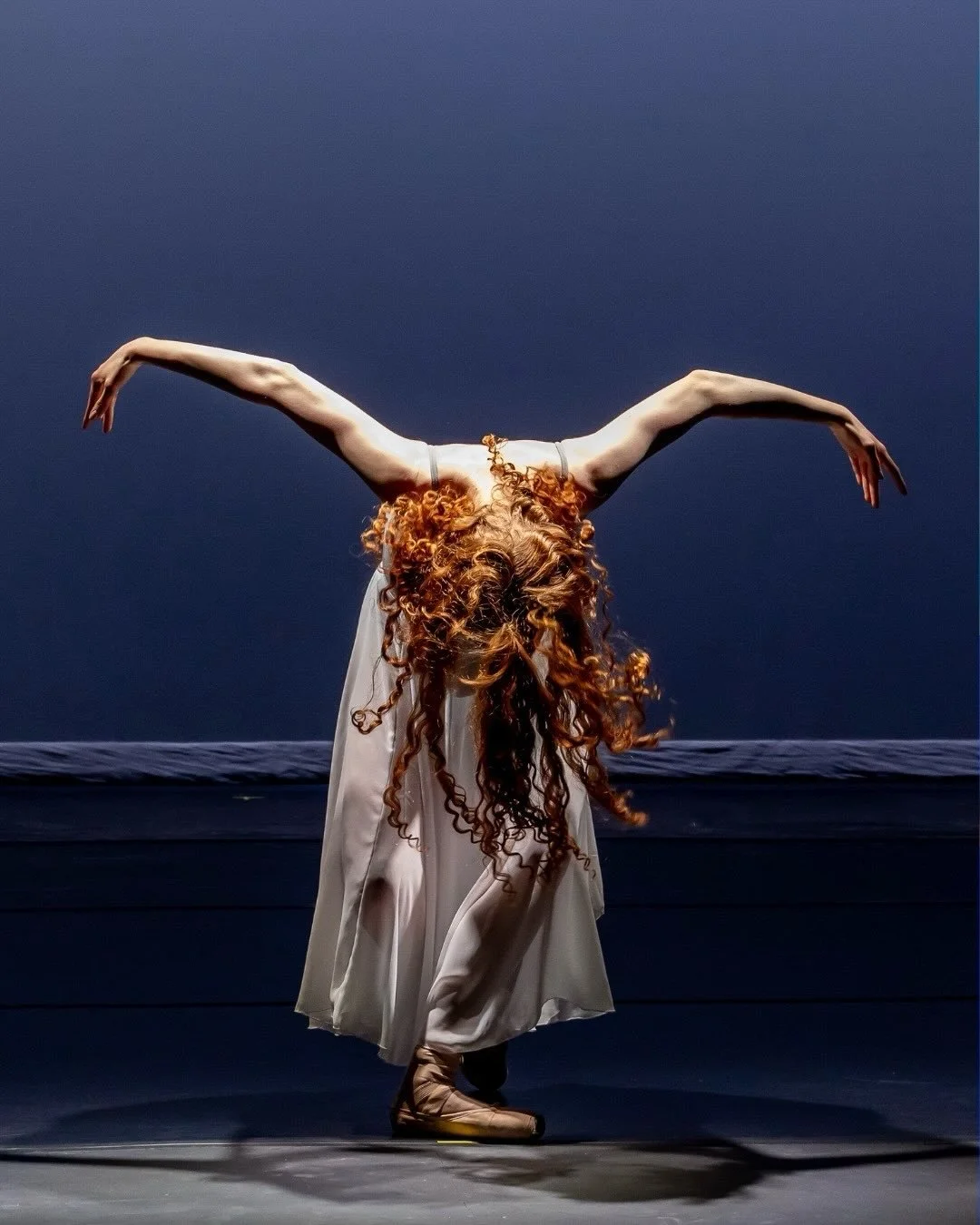 Beautiful moments from Zackery Betty&rsquo;s - Ebb of the Invisible 

📸 - @mnphoto 
🩰 CBC is a pre-professional youth ballet company based in Acton, MA. These photos are from our recent spring repertory performance of &ldquo;Shift.&rdquo; Intereste