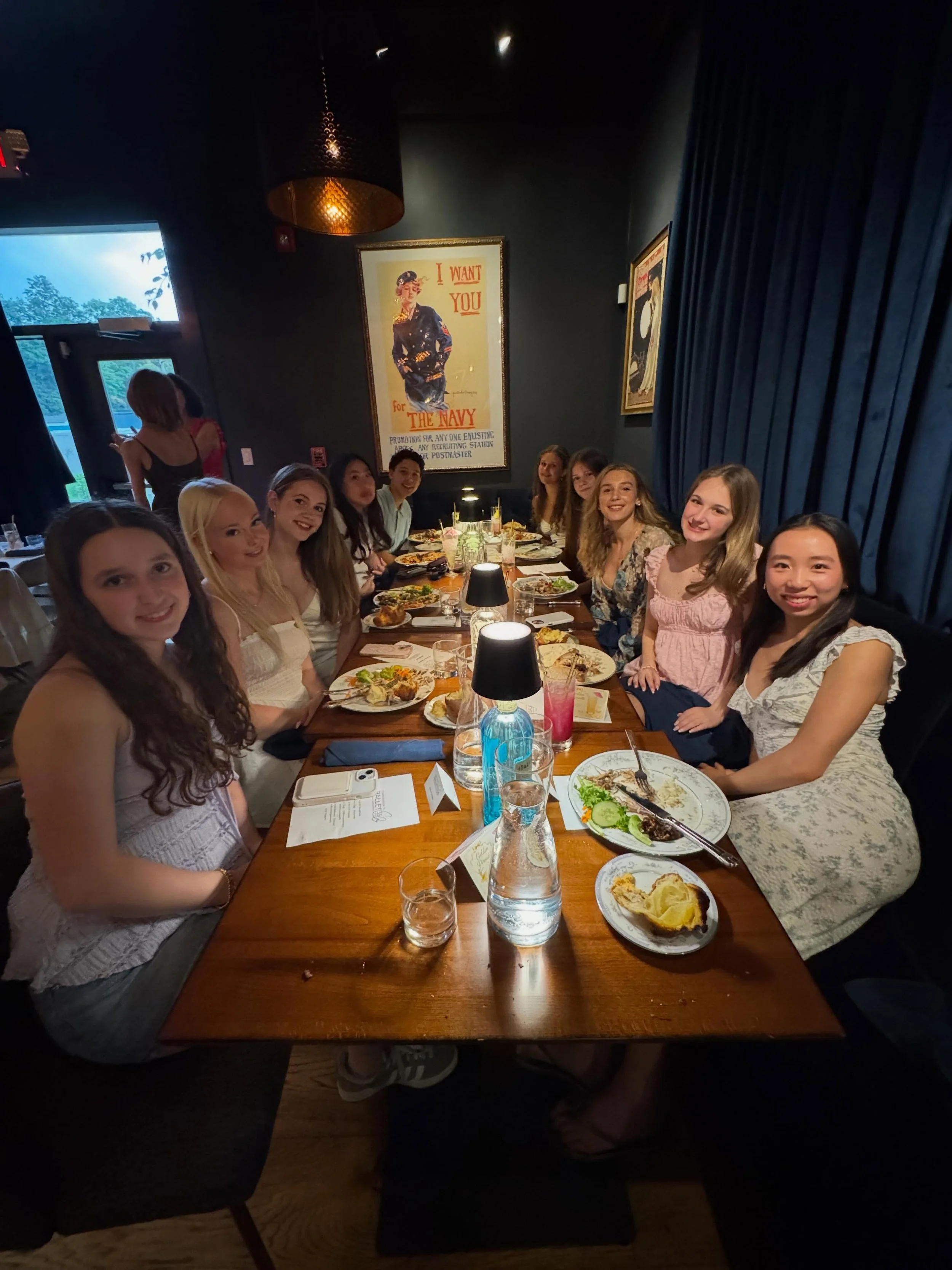 This past weekend we enjoyed a delicious end-of-season dinner at Silver Girl - one of our corporate sponsors! 🍽️ Melenie Diarbekirian and Chip Morris - our Artistic Director and Founder/AD Emeritus - announced some exciting plans for next season (st