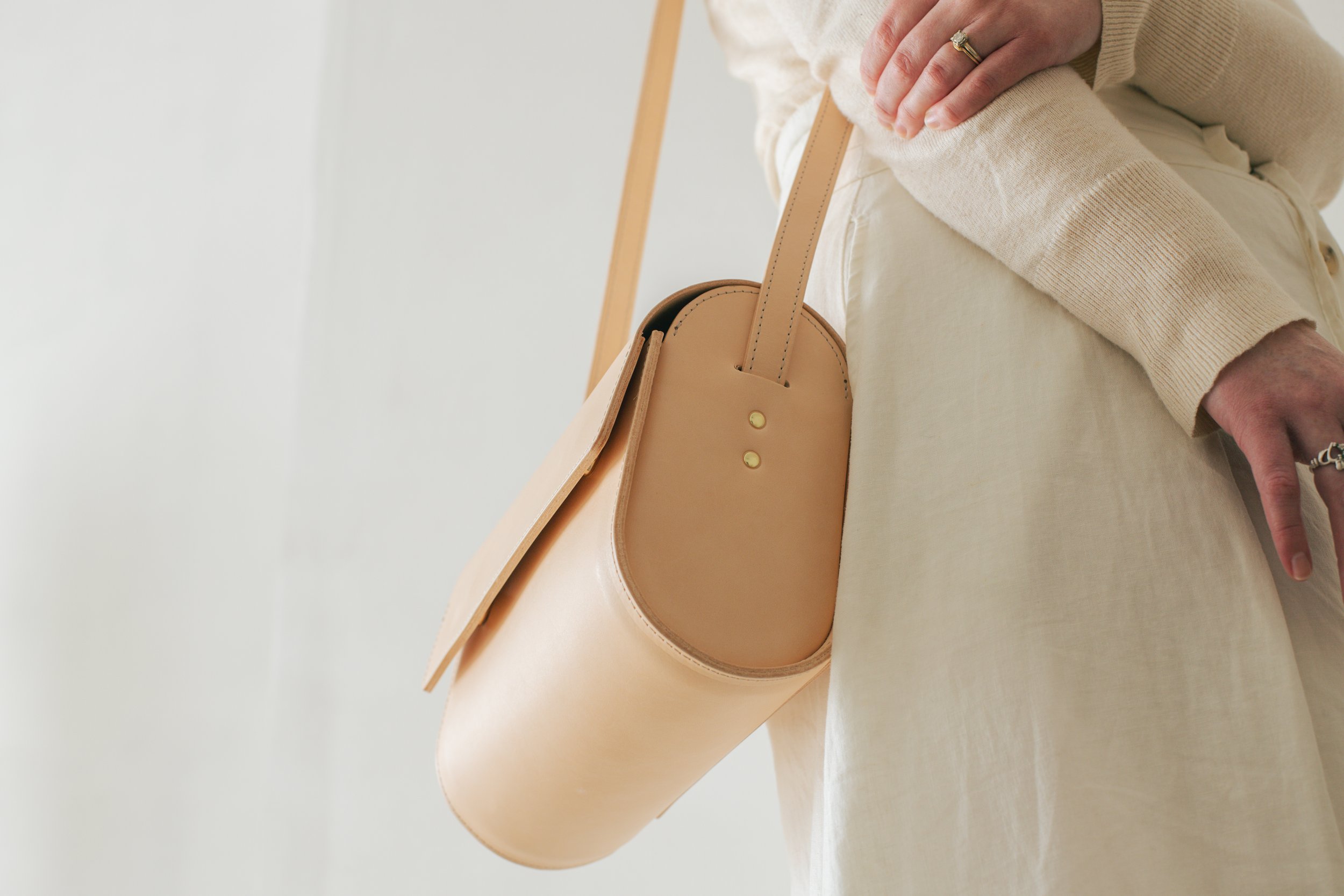 The Cove - Natural Vegetable Tanned Crossbody Bag — Hanson Leather Co.