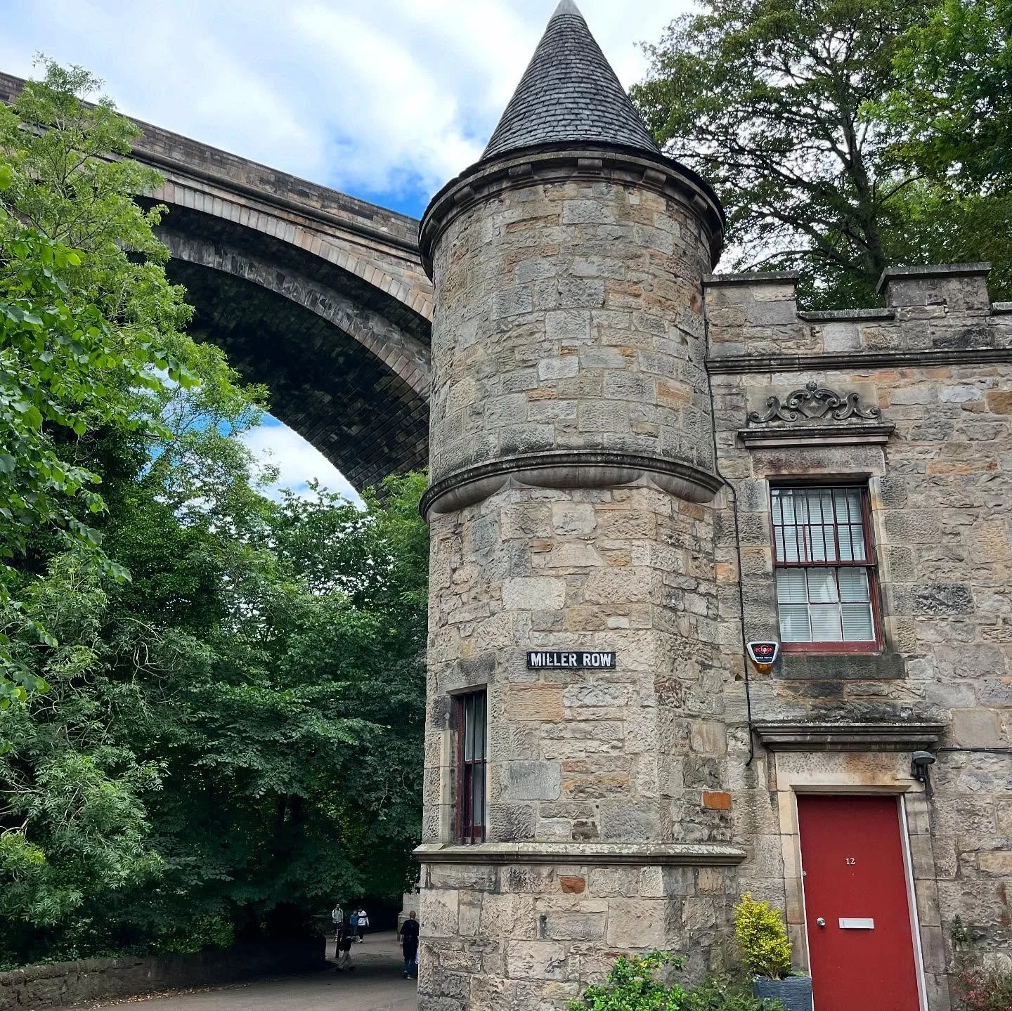 Scotland 🏴󠁧󠁢󠁳󠁣󠁴󠁿 

According to my DNA I&rsquo;m 35% Scottish. Not a place I&rsquo;ve had high on my list to visit, but realizing now that was a mistake! ☀️ the best way to be introduced to a place is by the people who call it home, and I coul