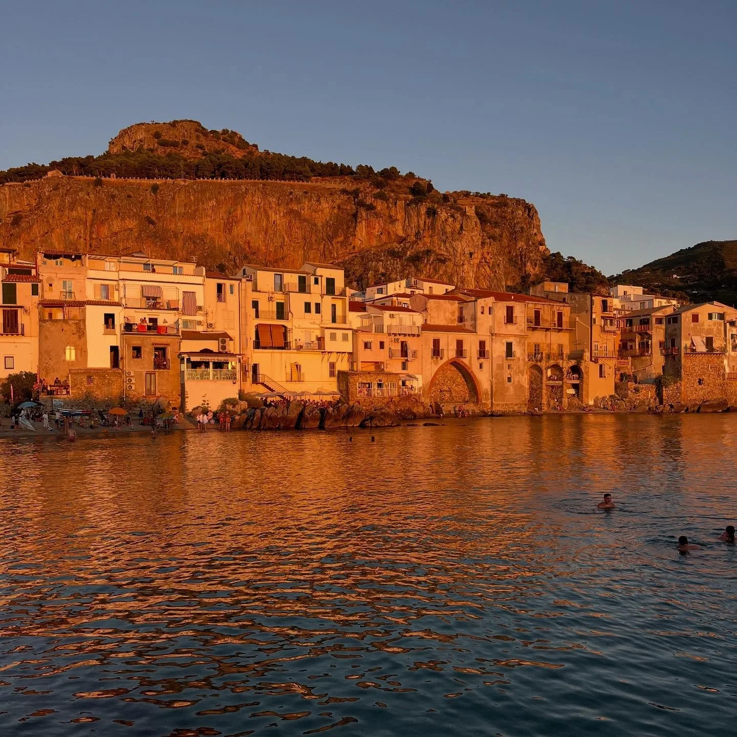 End of an era 🌅 and a little bit of heartbreak 💔 

I came to Cefalu in February of 2017. I arrived with two suitcases and waited by the lungomare for a real estate agent who I had contacted to rent me a tiny studio sight unseen. A family saw me wai