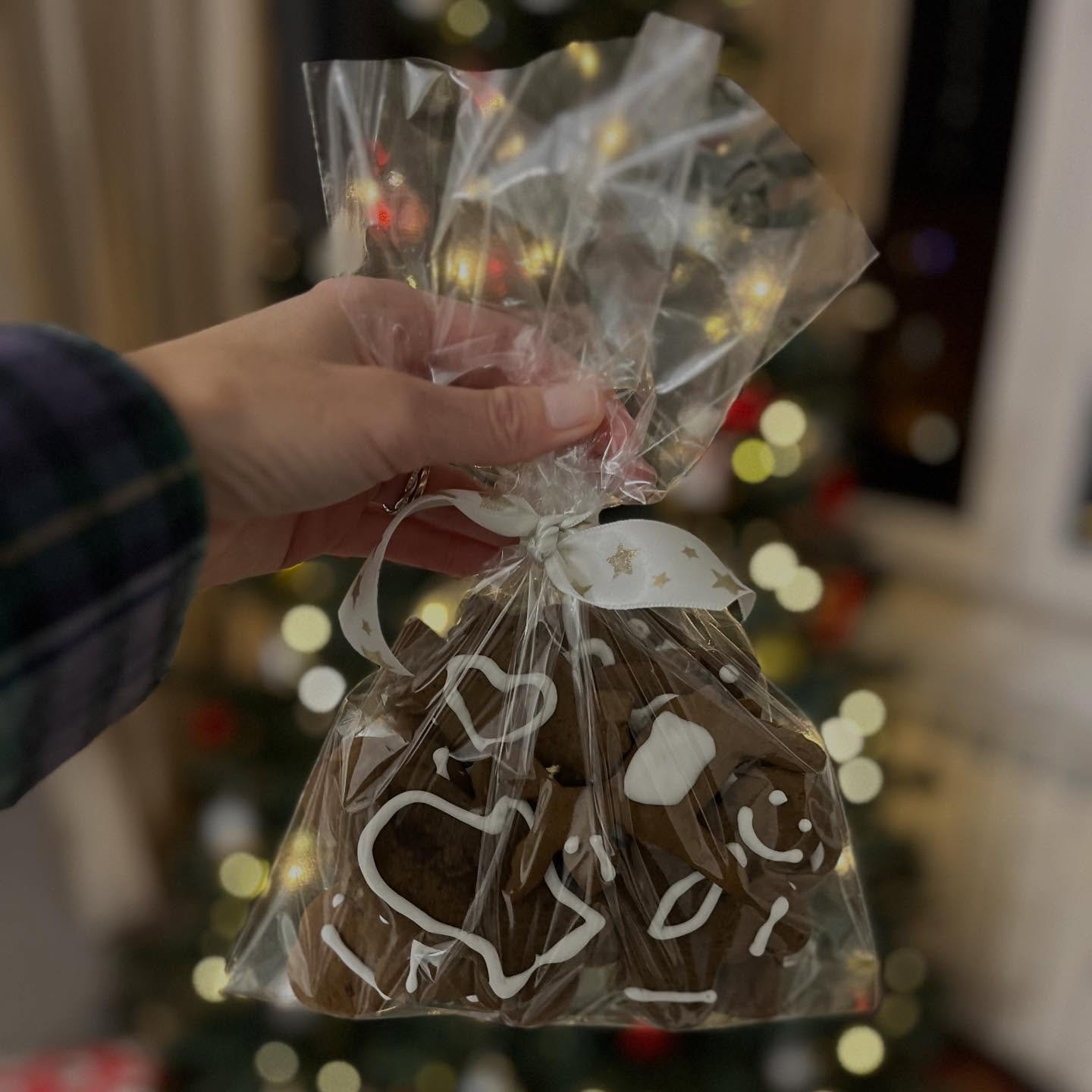 Italian holidays 🤍

A million meals, too many sweets, plenty of socializing, and holiday cheer for a month on end. I can&rsquo;t say I&rsquo;m a poster child for these sorts of celebrations: my life is usually much more quiet and all the eating, dri