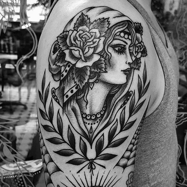 Happy to Tattoo again 🎊🍾🥂 cheers @thierryboeck 🙌🏻 gypsy queen webs and some sunshine ☀️ done @schiffmacherveldhoentattooing AMSTERDAM 💥✨