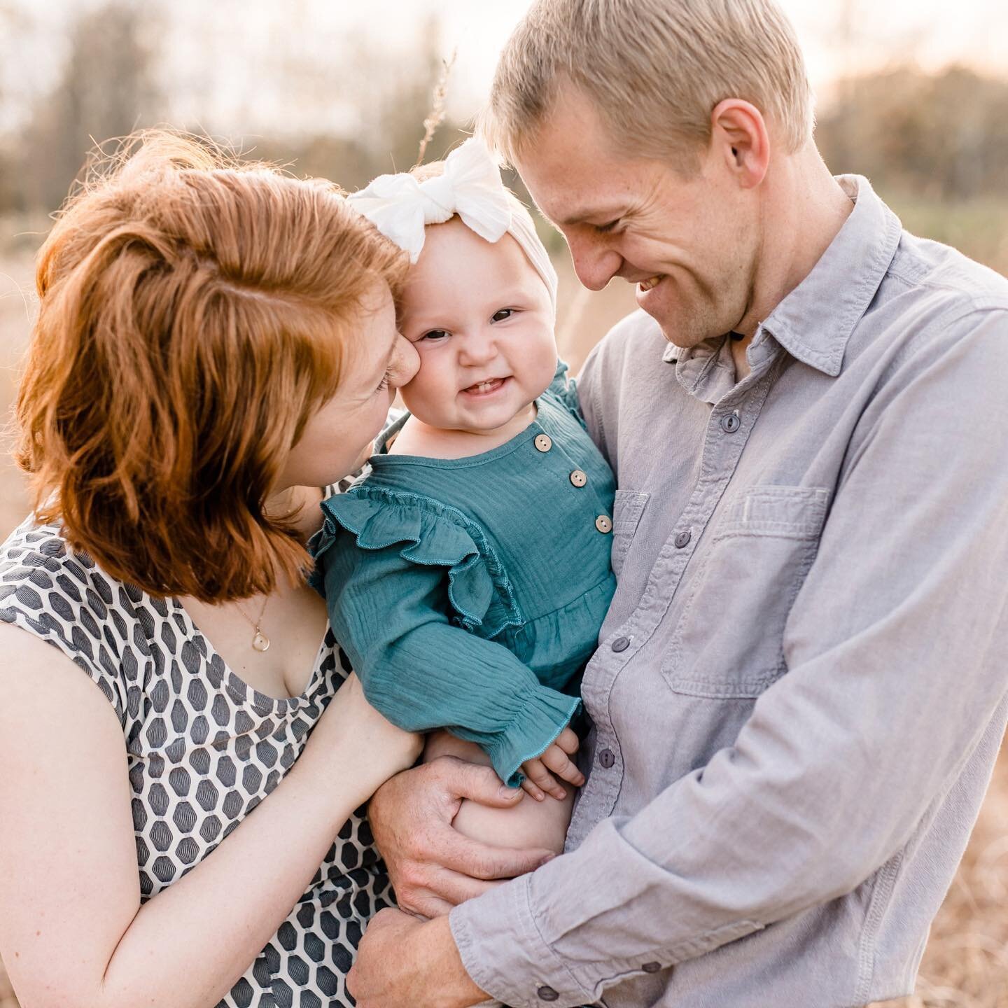 The yummy Fall light, scrunchy smiles, those big brown eyes... I just can&rsquo;t. Everything about this session was perfection! 😍