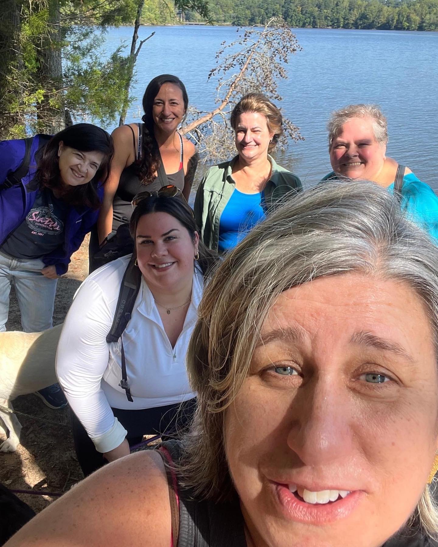 Had so much fun on our hike this weekend with Happy Curvy Trails (@body_kindness_yoga) 🖤