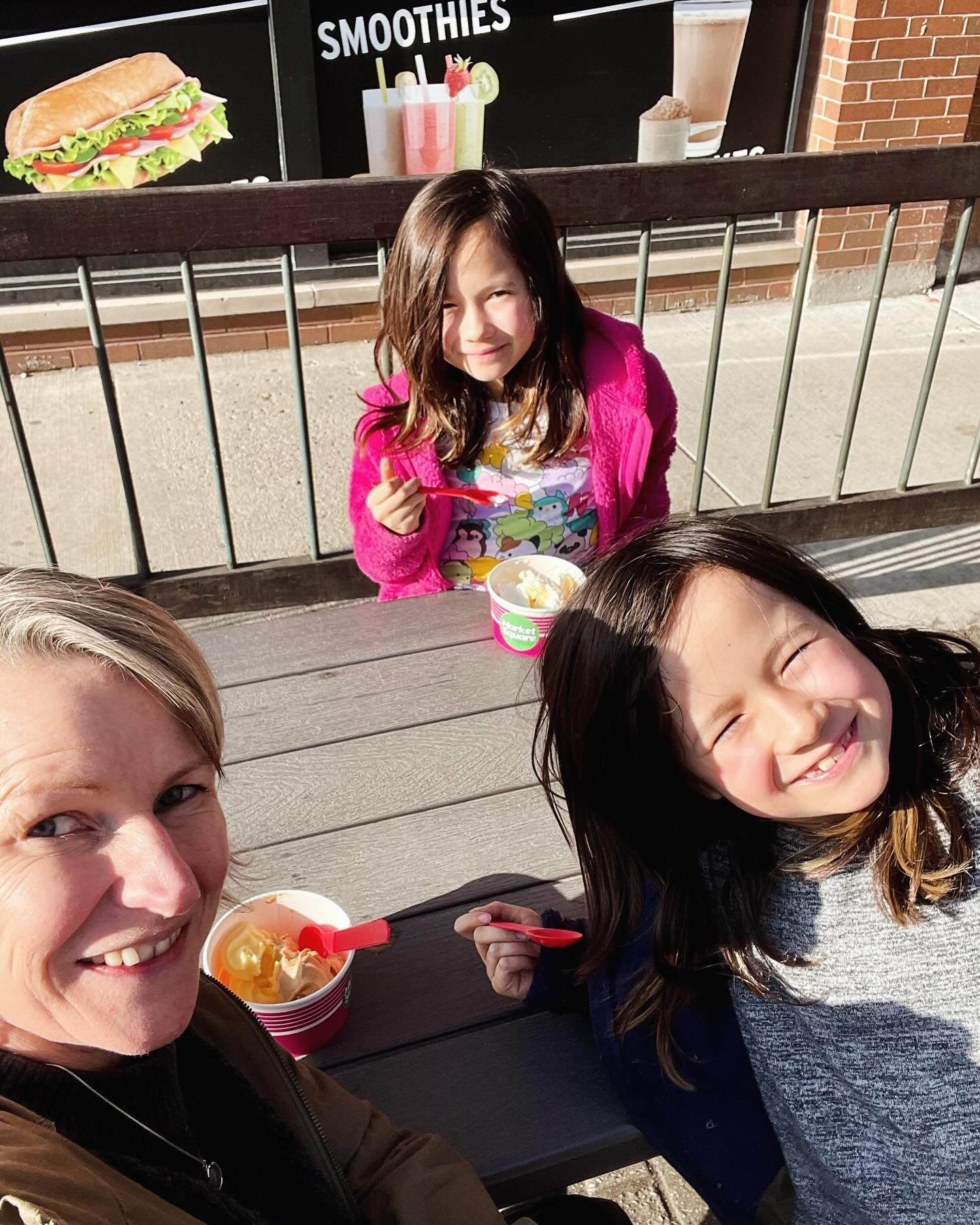 It is so sunny, it crinkles your face, so warm you can actually eat frozen yogurt outside,&hellip; it is February in Chicago! 😳 #winterspring #thisweatherisweird