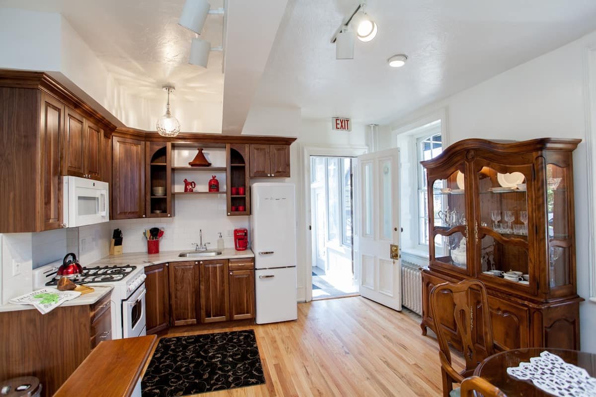Lambertsville Kitchen Airbnb1.jpeg