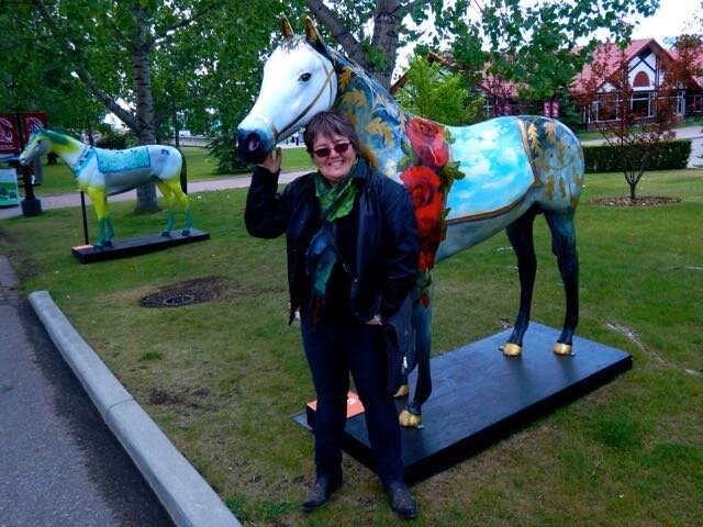  That’s me with the prize-winning painted horse I did for Discovery House during Spruce Meadow’s Leg Up Charity Event. 