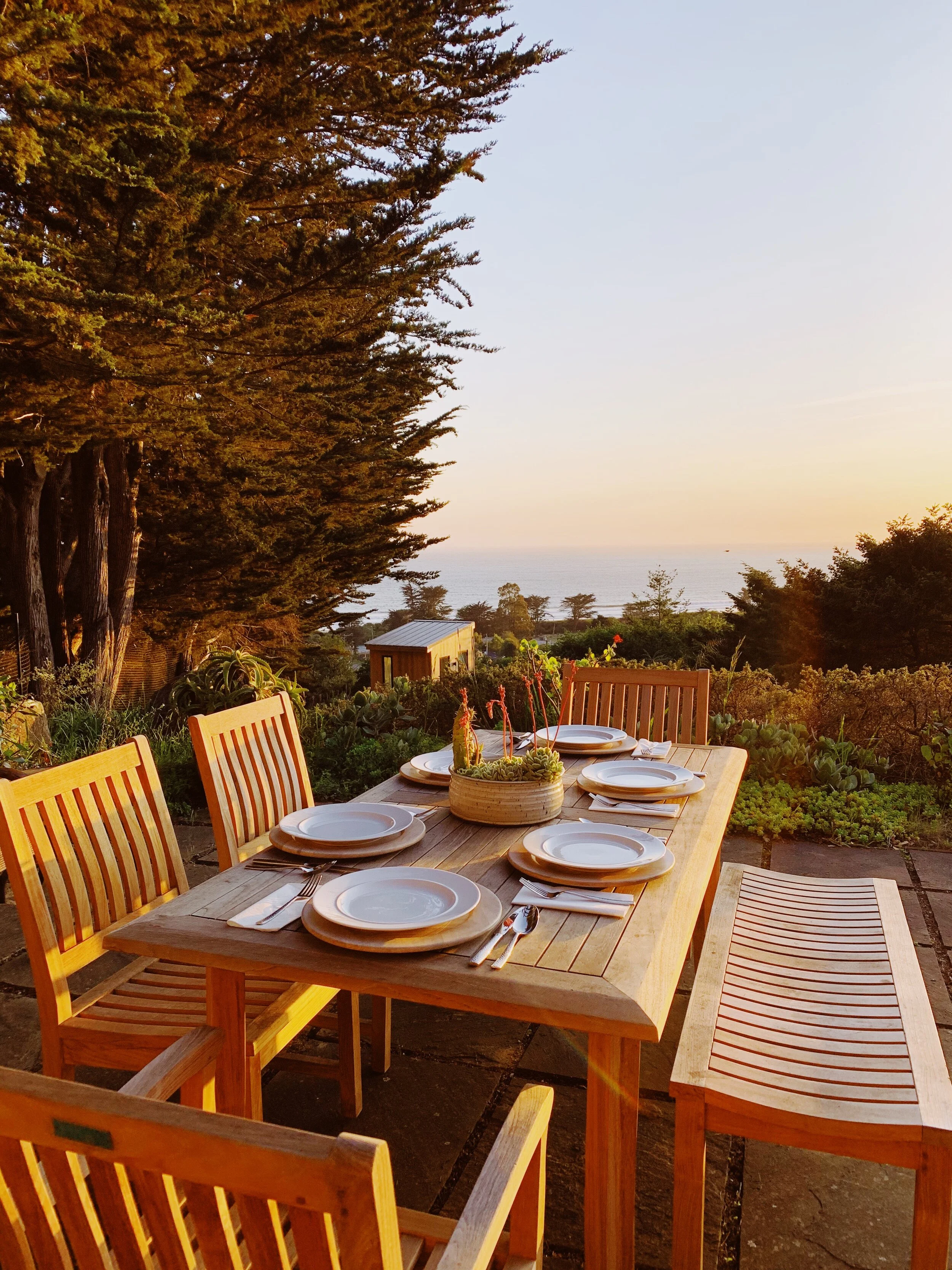 outdoor dining/lounge area w/ views to farallon islands &amp; beyond