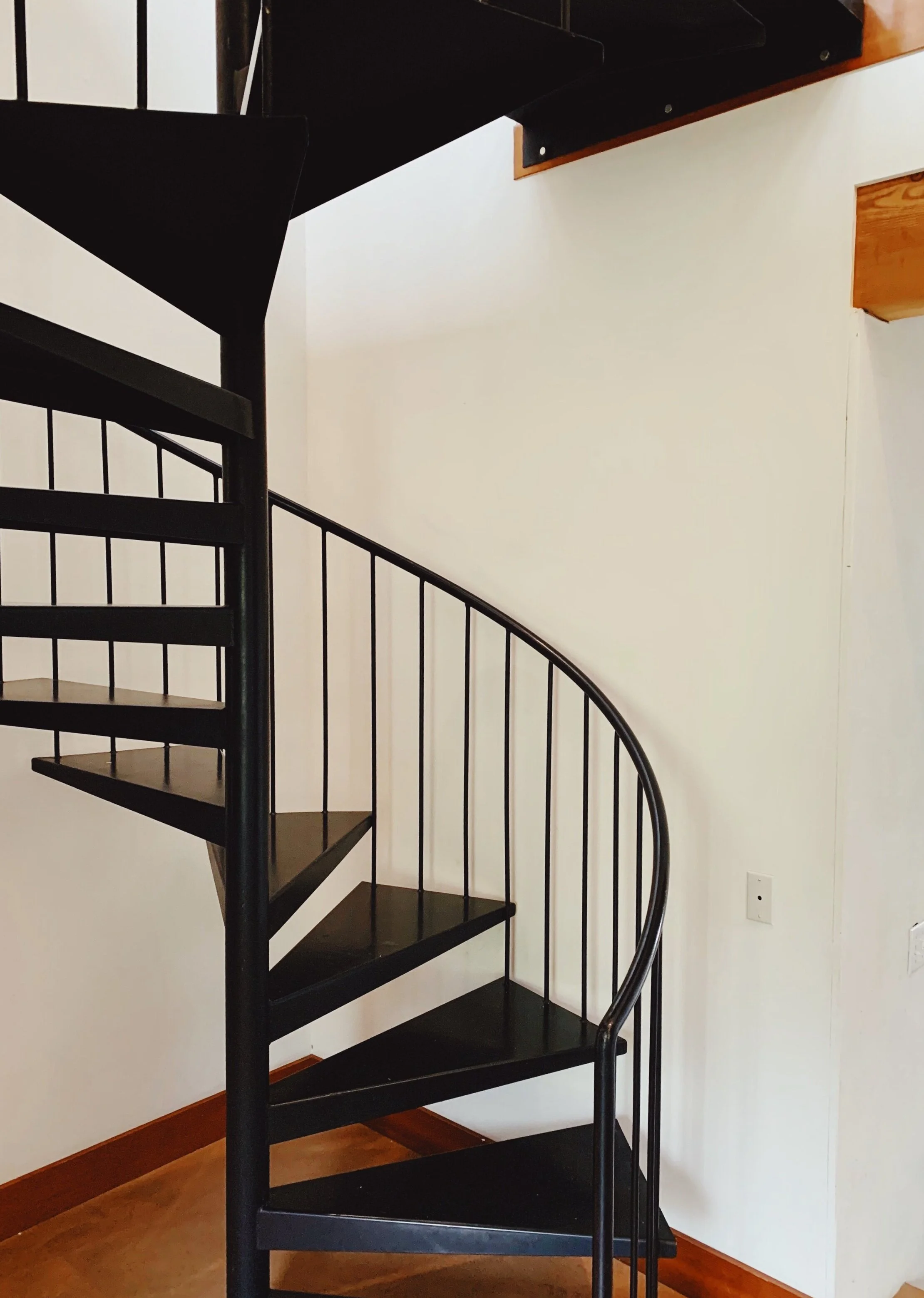 spiral staircase to upper floor // bedrooms I + II