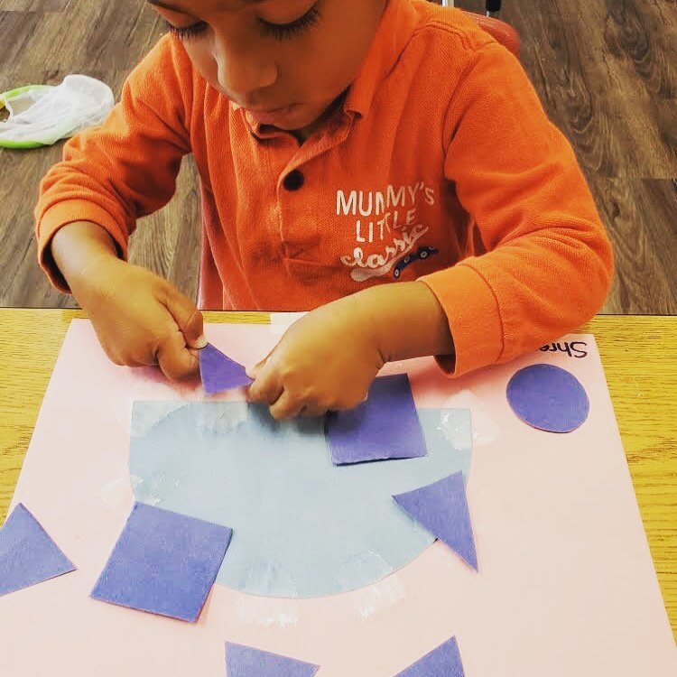 Learning shapes and patterns - I&rsquo;m making a dinosaur!  #toddler #preschool #daycare