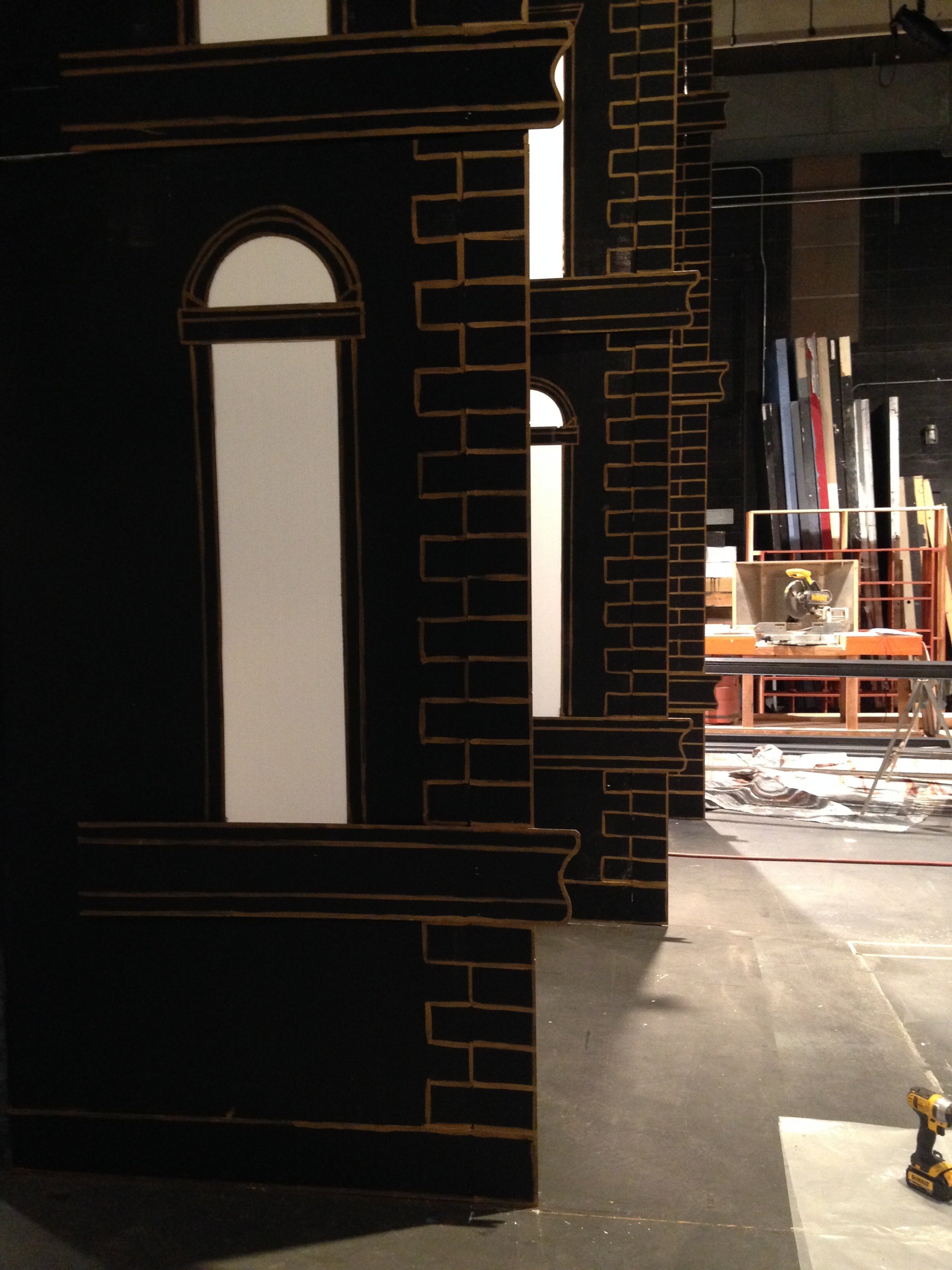 Black and gold brick detail for hard legs.