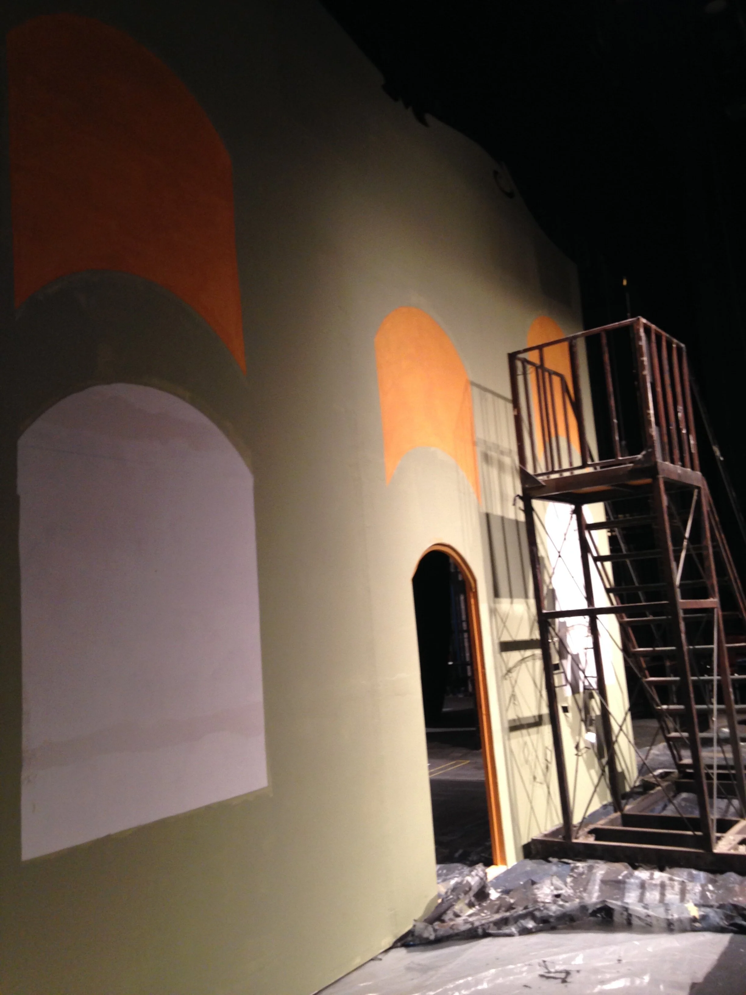 Painting process for the parfumerie facade. 