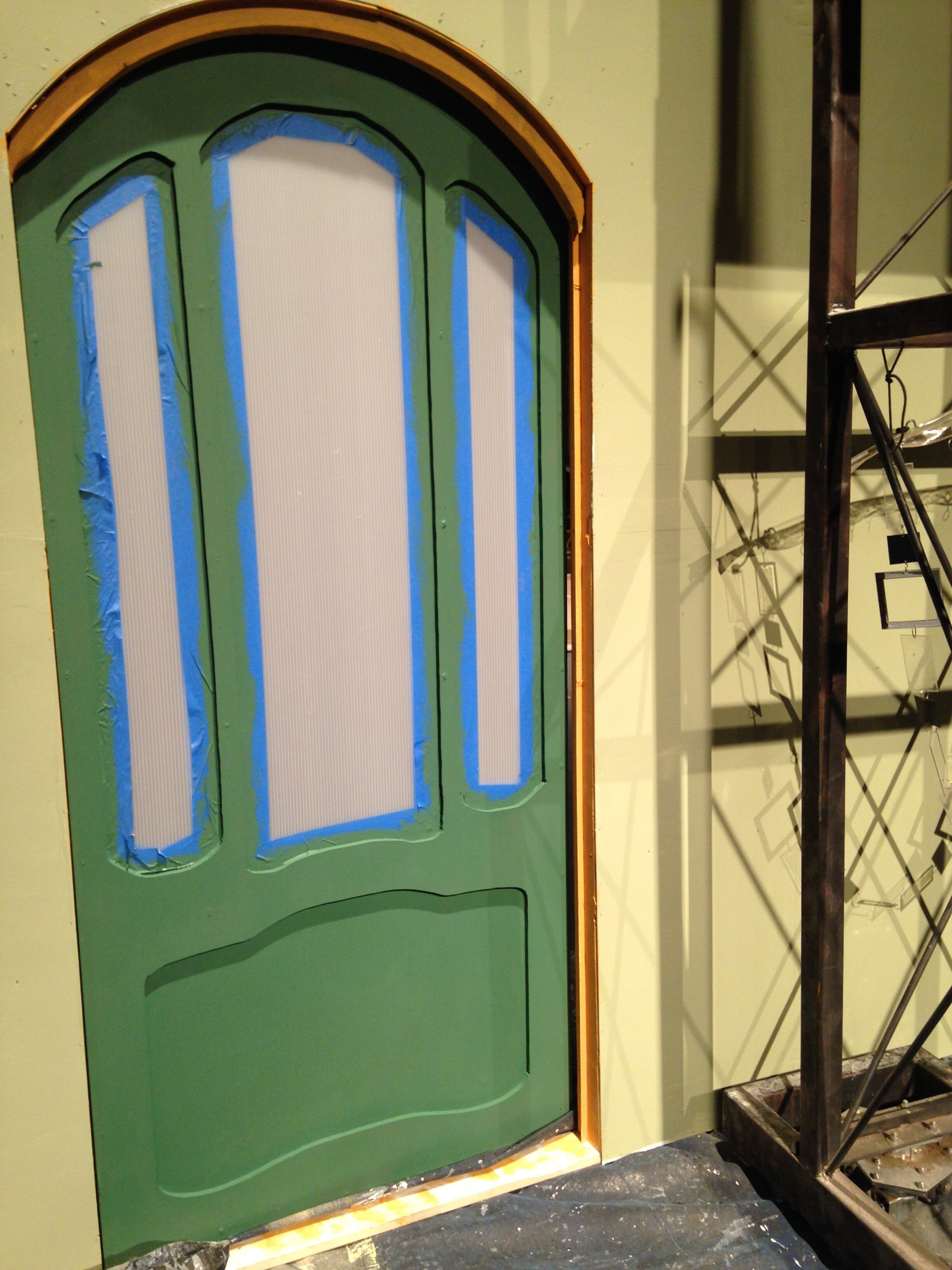 Painting process for the parfumerie facade. 